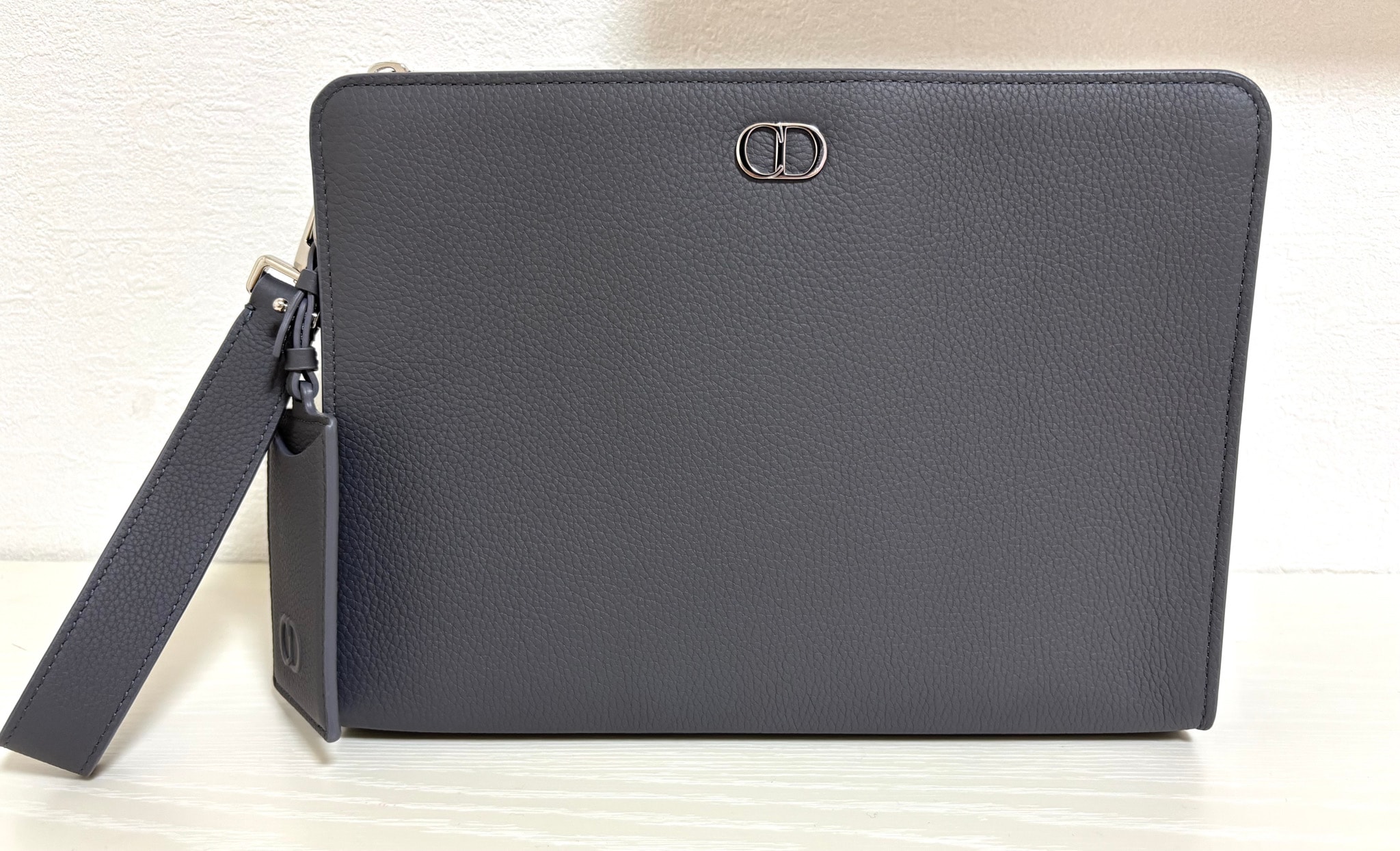 【Dior】CD Icon A5 トライアングル ポーチフランネルグレー グレインドカーフスキン