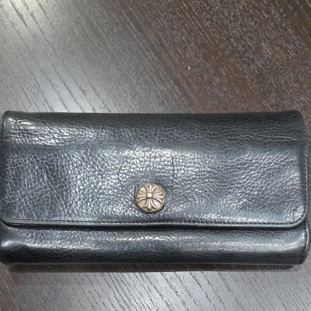 クロムハーツ ジュディ クロスボタン レザーウォレット "ブラック/シルバー"