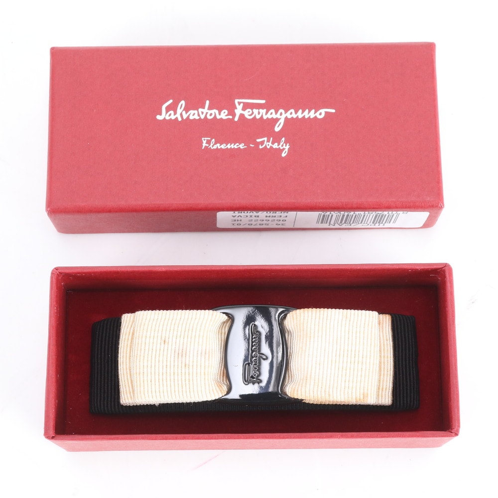 サルヴァトーレフェラガモ ヴァラリボンバレッタ