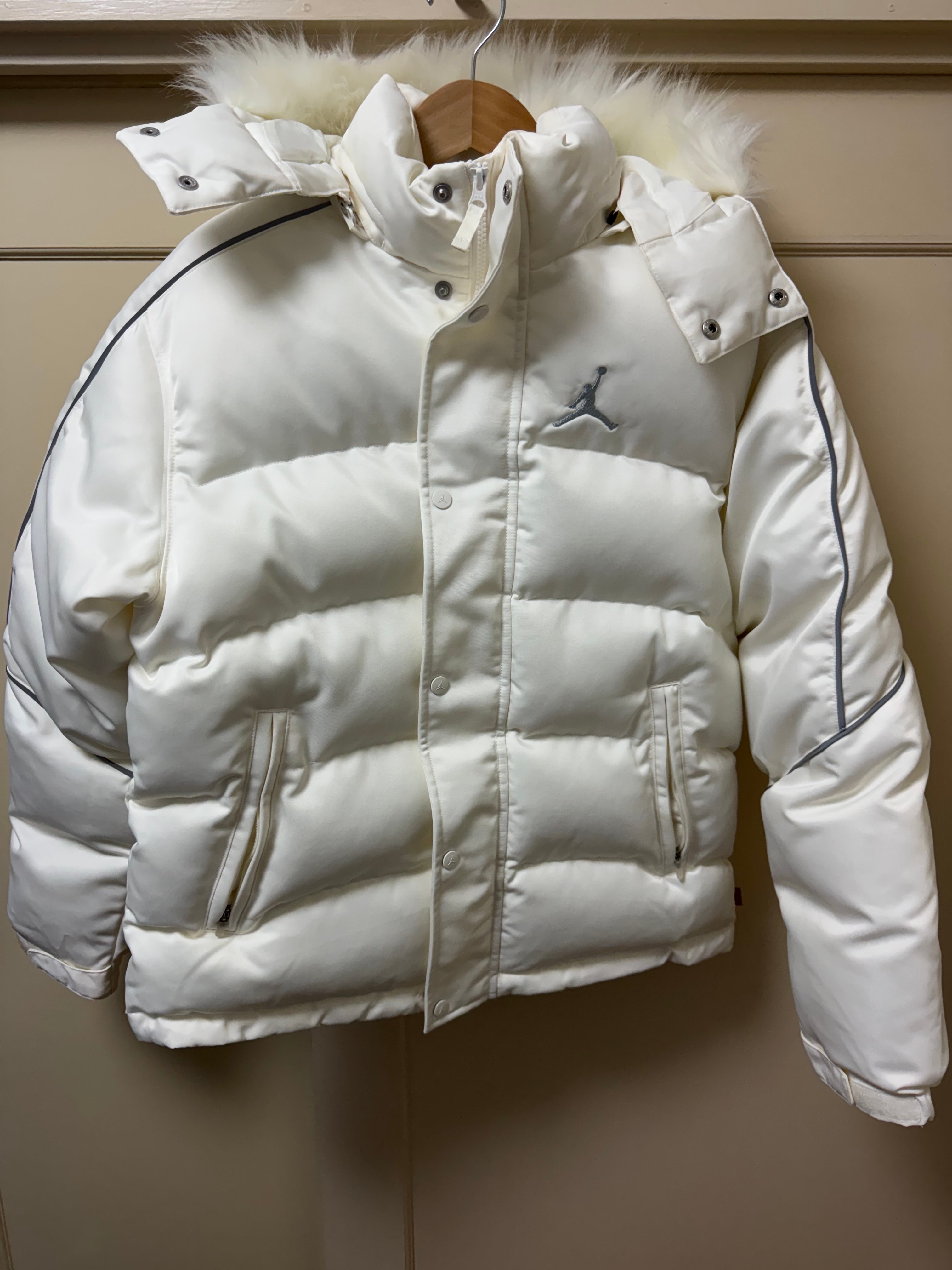 シュプリーム x ジョーダン パファー ジャケット "セイル"