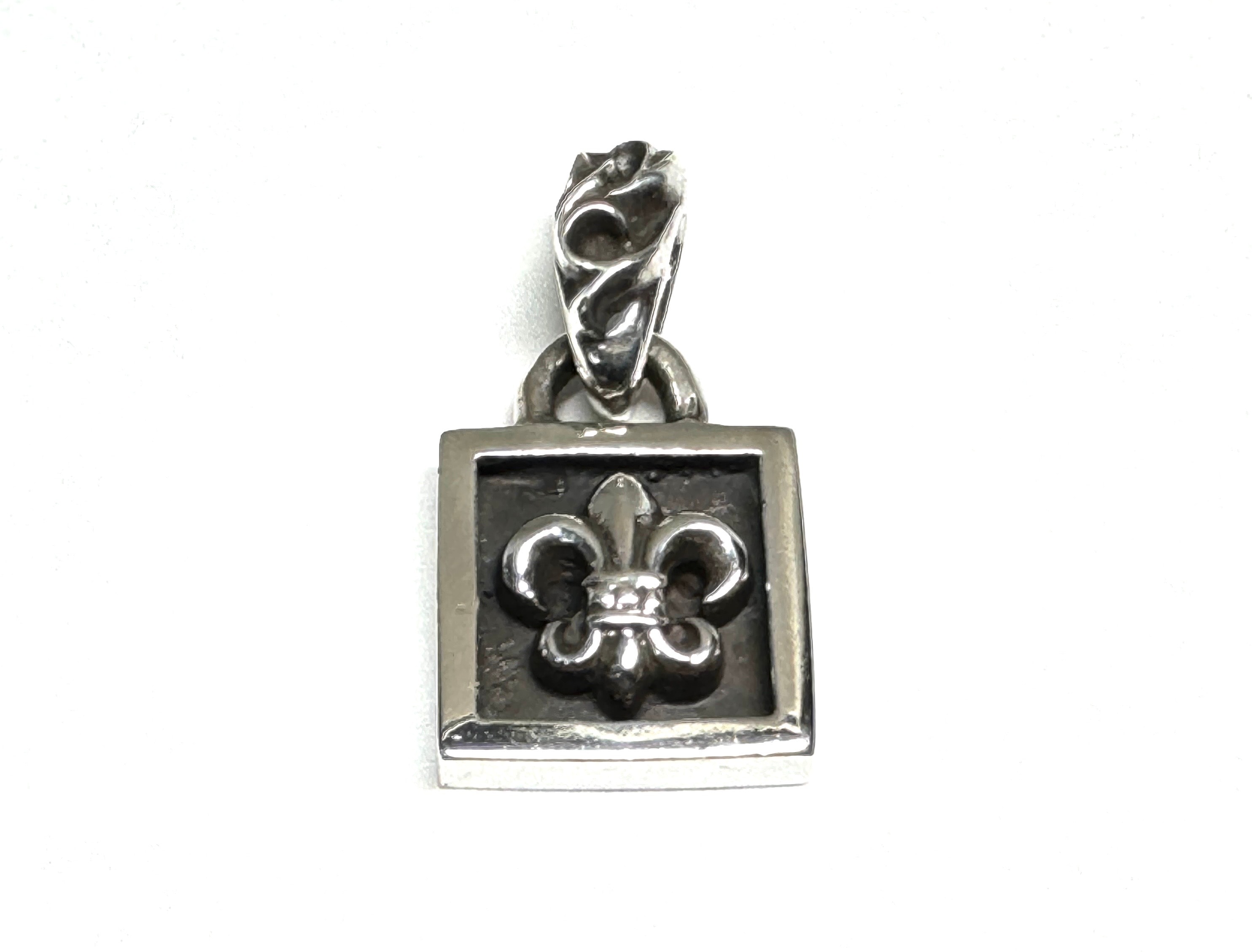 クロムハーツ フレームド BS フレア チャーム "シルバー"