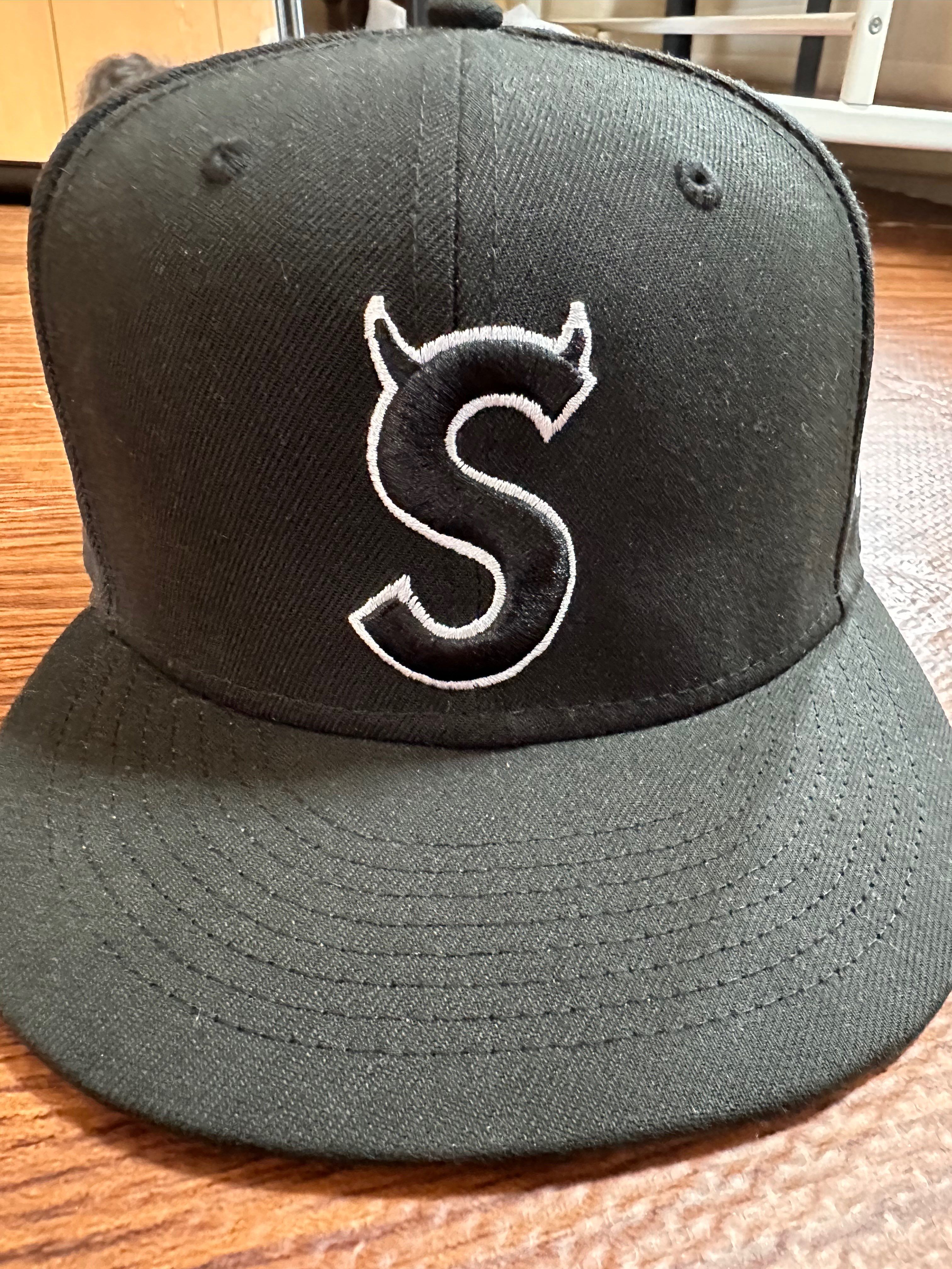 Supreme S Logo New Era "Black" (22FW)