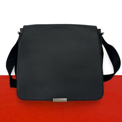 LOUIS VUITTON ルイヴィトン ヴィクトール タイガライン レザー キャンバス ショルダーバッグ ブラック
25700