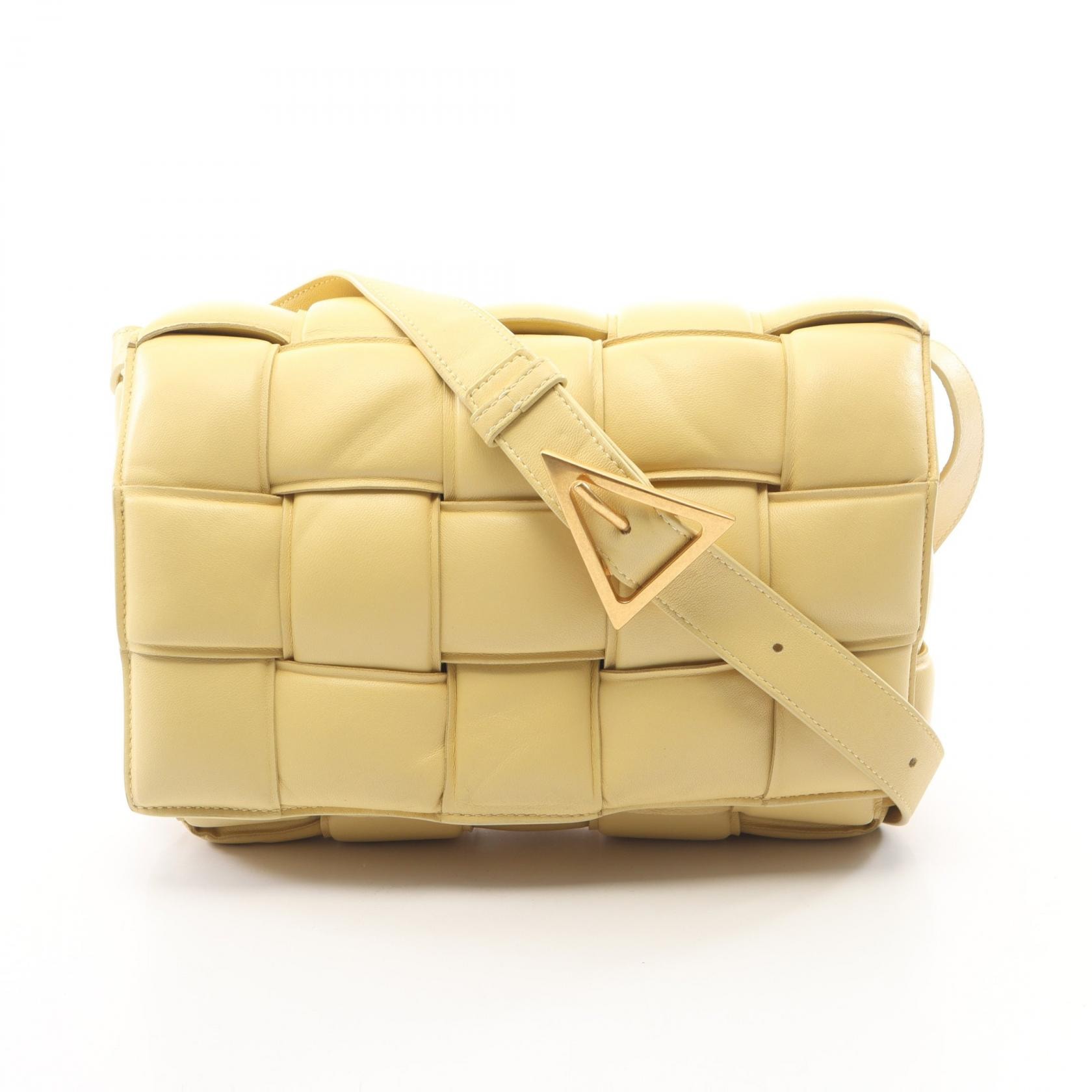 ボッテガヴェネタ BOTTEGA VENETA パデッド カセット ショルダーバッグ バッグ レザー レディース イエロー系 【中古】