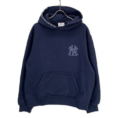マッドハッピー ×New York Yankees ネイビー UK0116047 アーチロゴ フーディ M