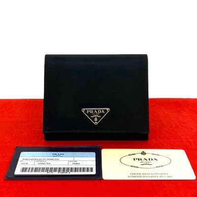 PRADA プラダ 三角ロゴ 金具 ナイロン レザー 三つ折り財布 ブラック
96125