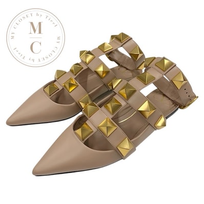 ヴァレンティノ VALENTINO フラットシューズ 靴 シューズ レザー ピンク ゴールド ローマンスタッズ アンクルストラップ フラットパンプス