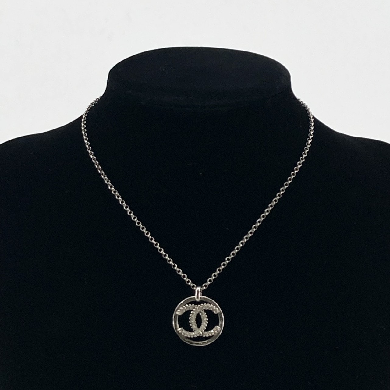 CHANEL(シャネル) ココマークサークル ラインストーン ネックレス シルバー