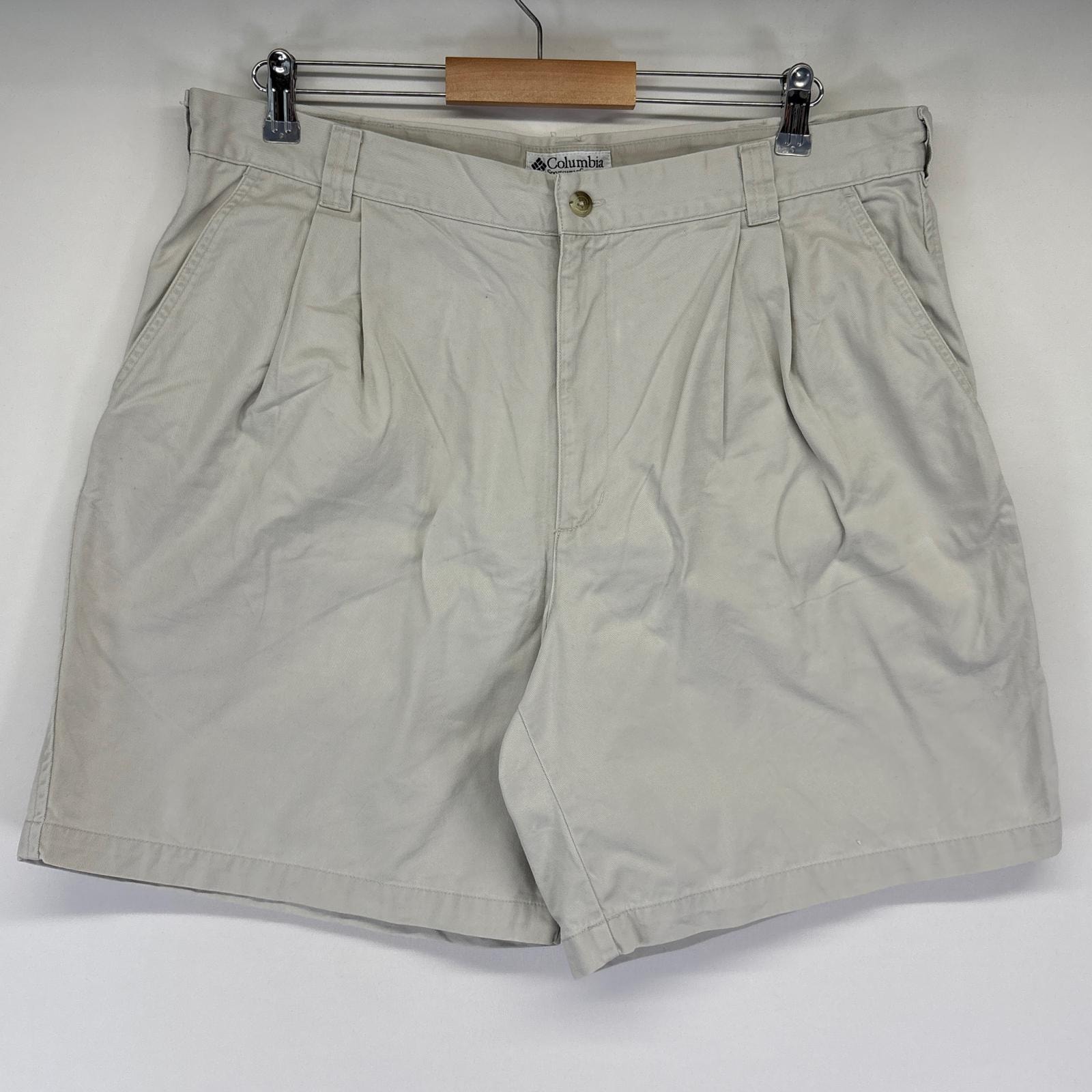 古着 コロンビア Columbia ショートパンツ ツータック ハーフ 半ズボン 短パン ワンポイントロゴ w38 アイボリー メンズ