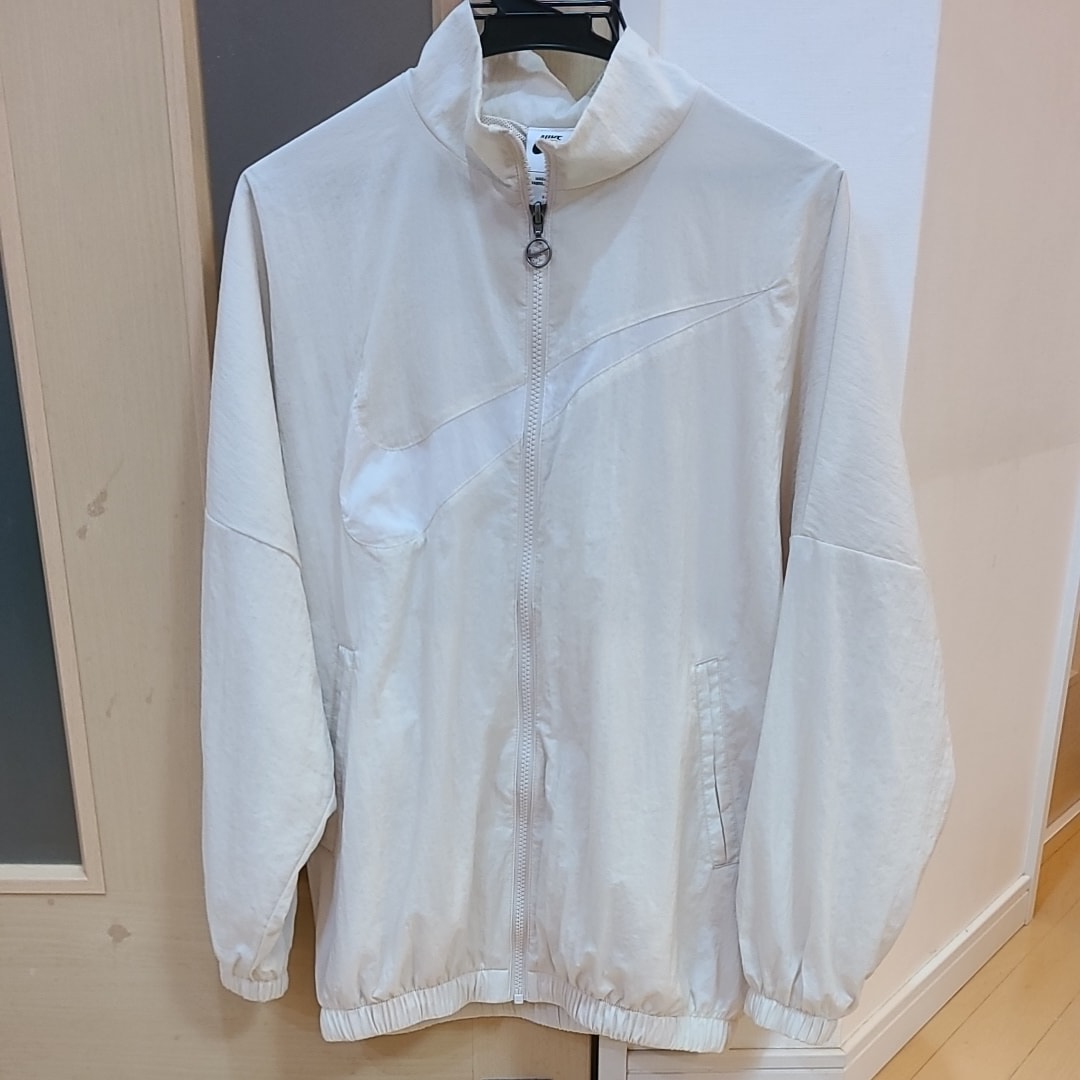 NIKEスポーツウェア エッセンシャルウィメンズウーブンジャケット