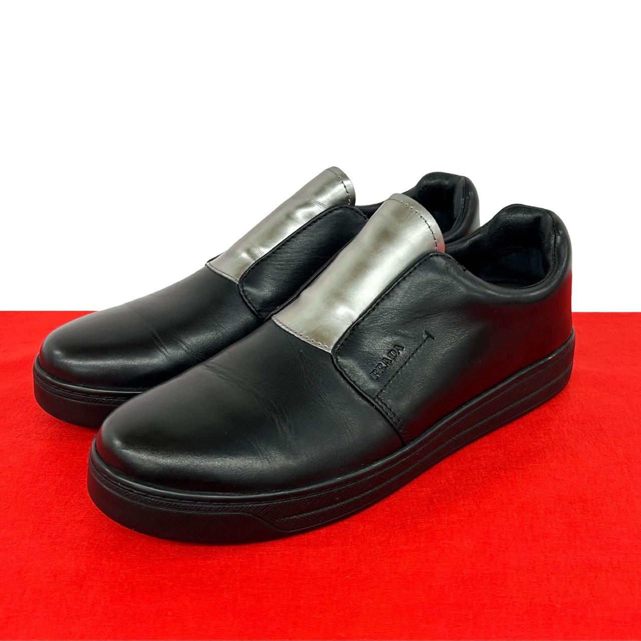 PRADA プラダ ロゴ 刻印 レザー スニーカー ブラック
 85065