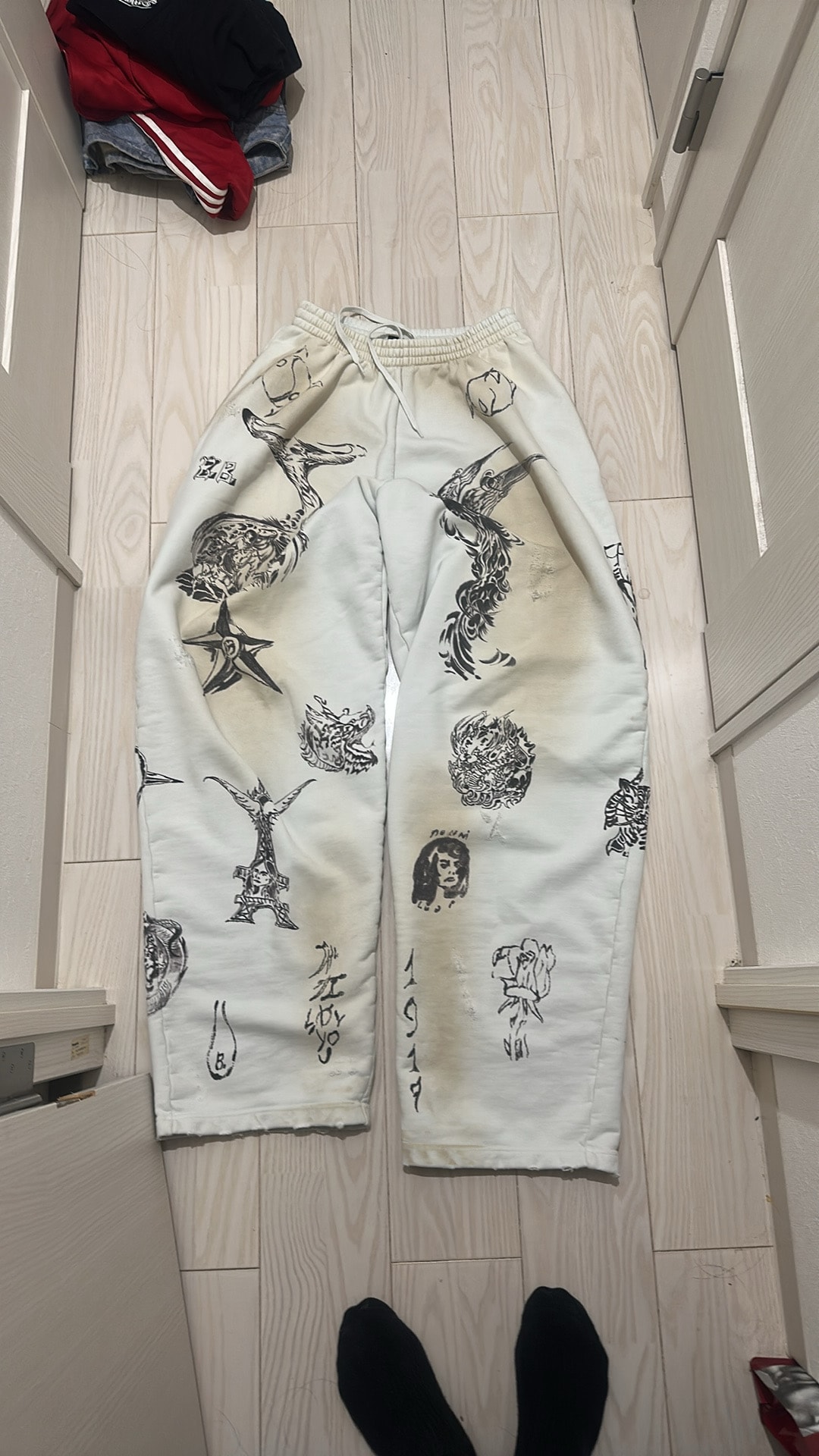 BALENCIAGA Tat Baggy Sweatpants "Beige Brown"