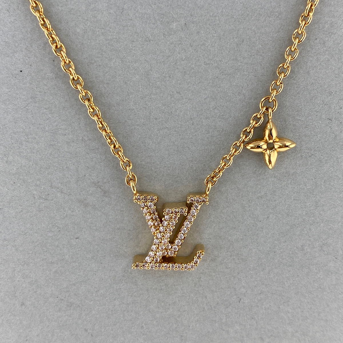 LOUIS VUITTON ルイ・ヴィトン ネックレス LV アイコニック ネックレス M00596 真鍮 ゴールド  レディース【中古】