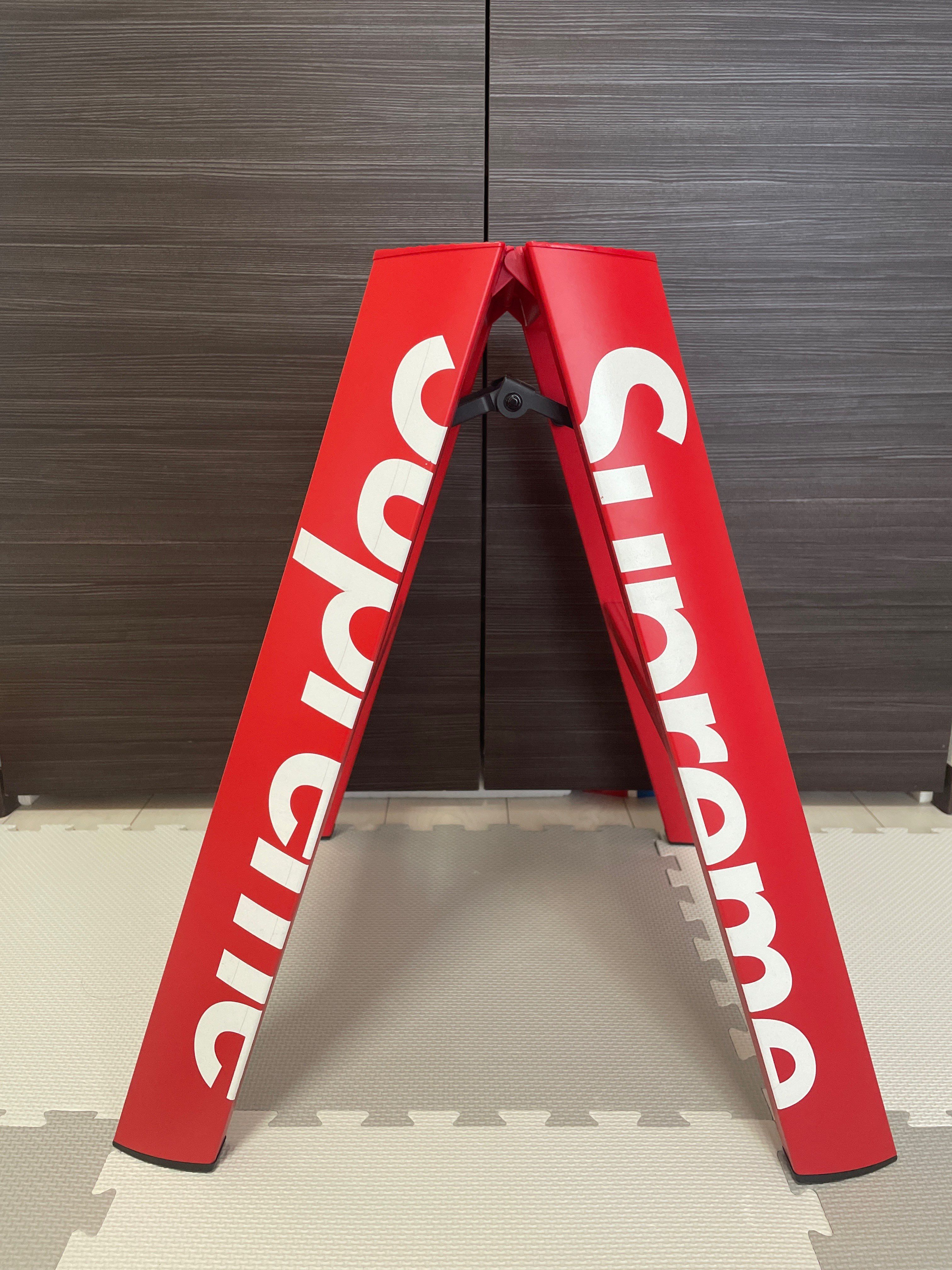 Supreme Lucano® Step Ladder "Red"