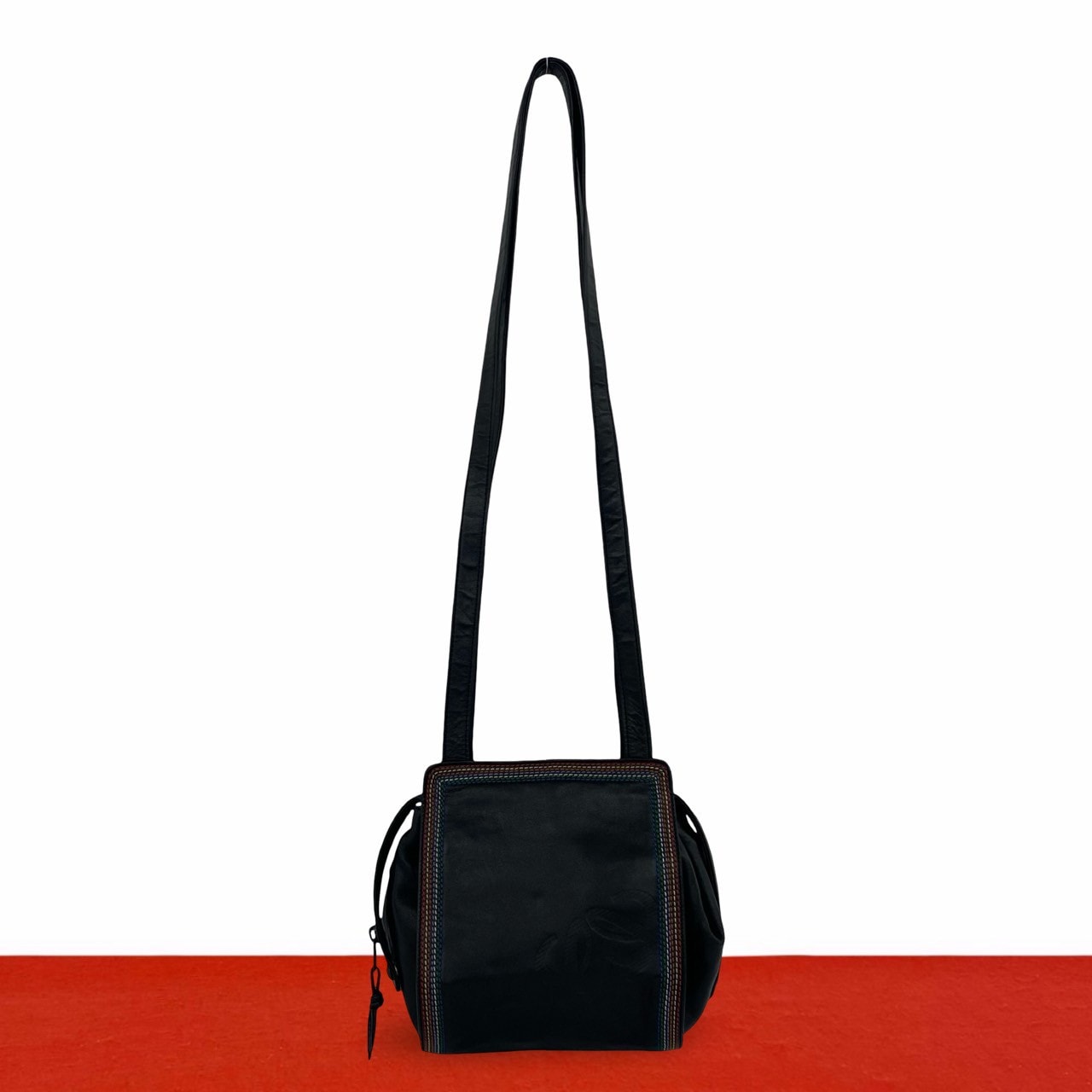 LOEWE ロエベ アナグラム ロゴ ステッチ レザー ショルダーバッグ ブラック
 47580