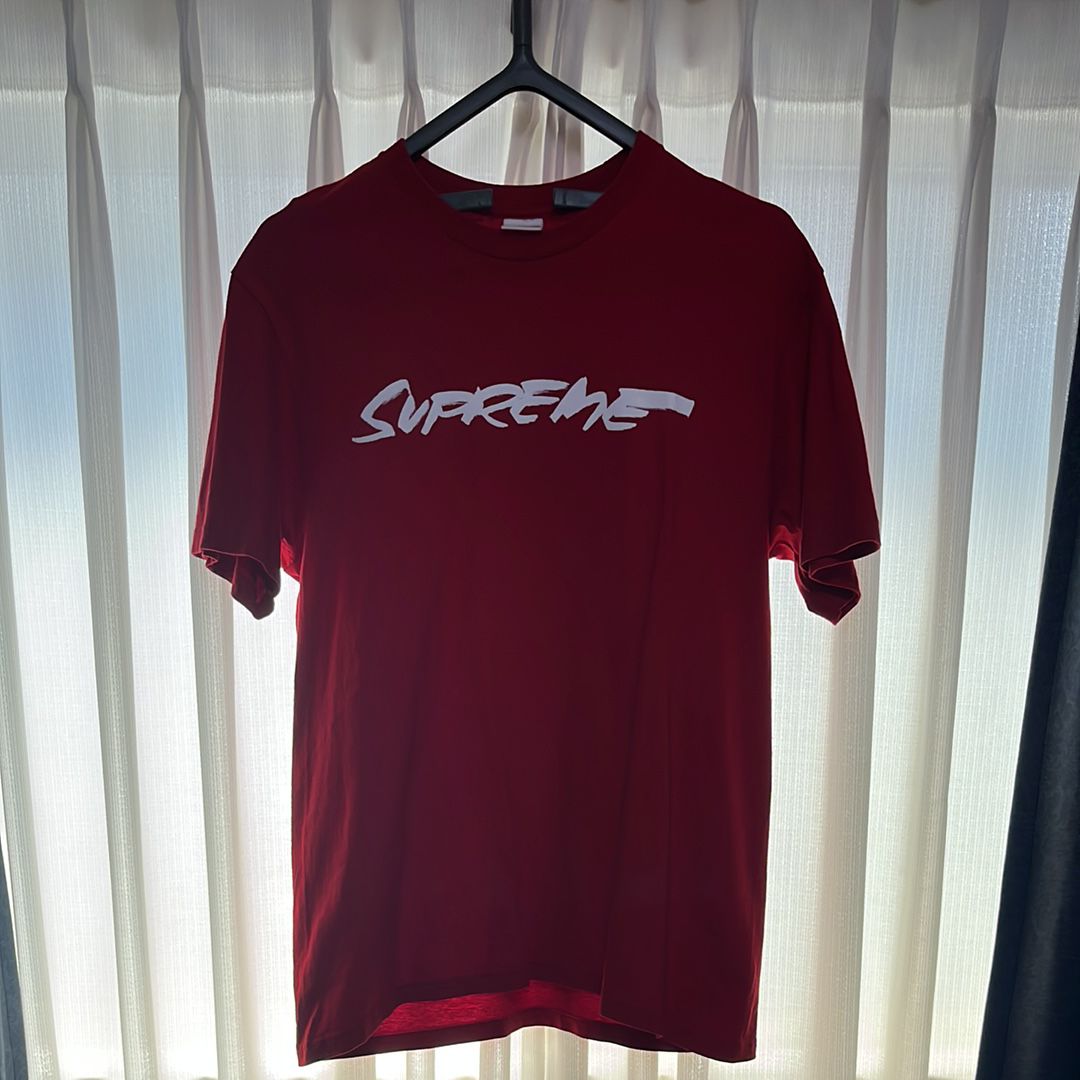 シュプリーム フューチュラ ロゴ Tシャツ "レッド"