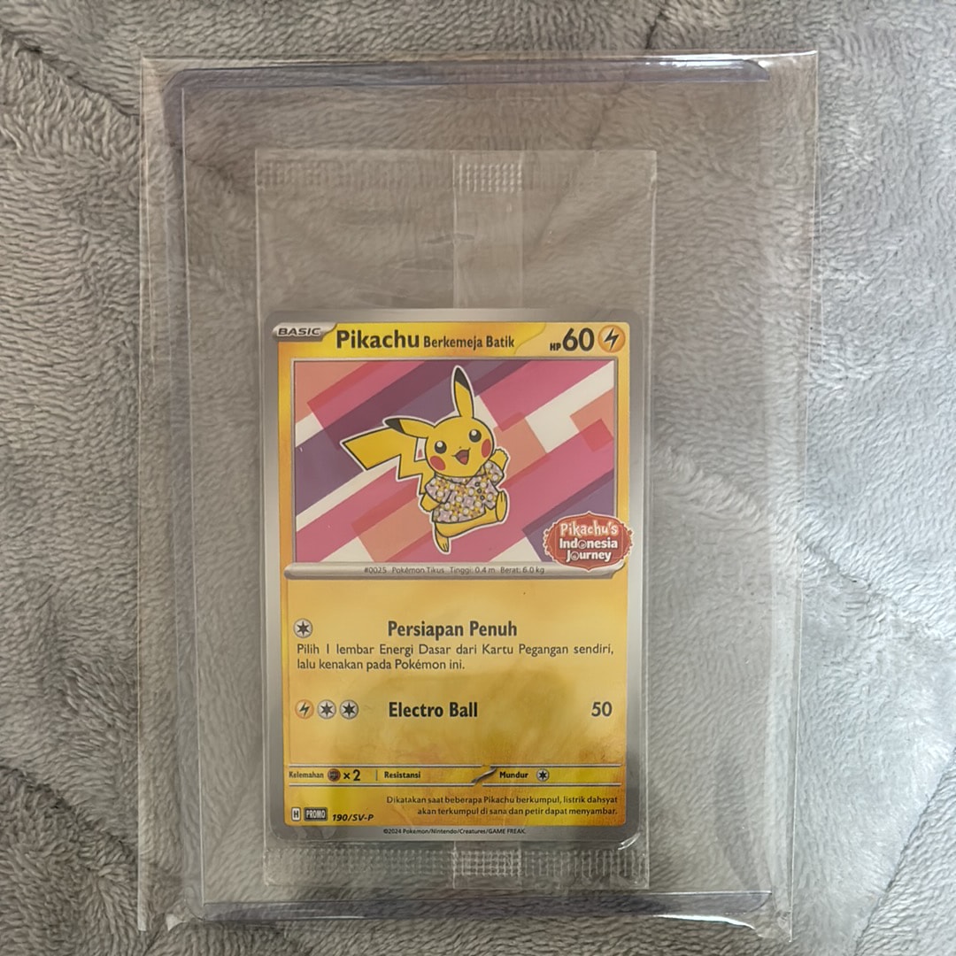 バティックシャツを着たピカチュウ (フラワーピカチュウ柄) P [SV-P 190]【インドネシア語版】(ピカチュウのインドネシアジャーニー)