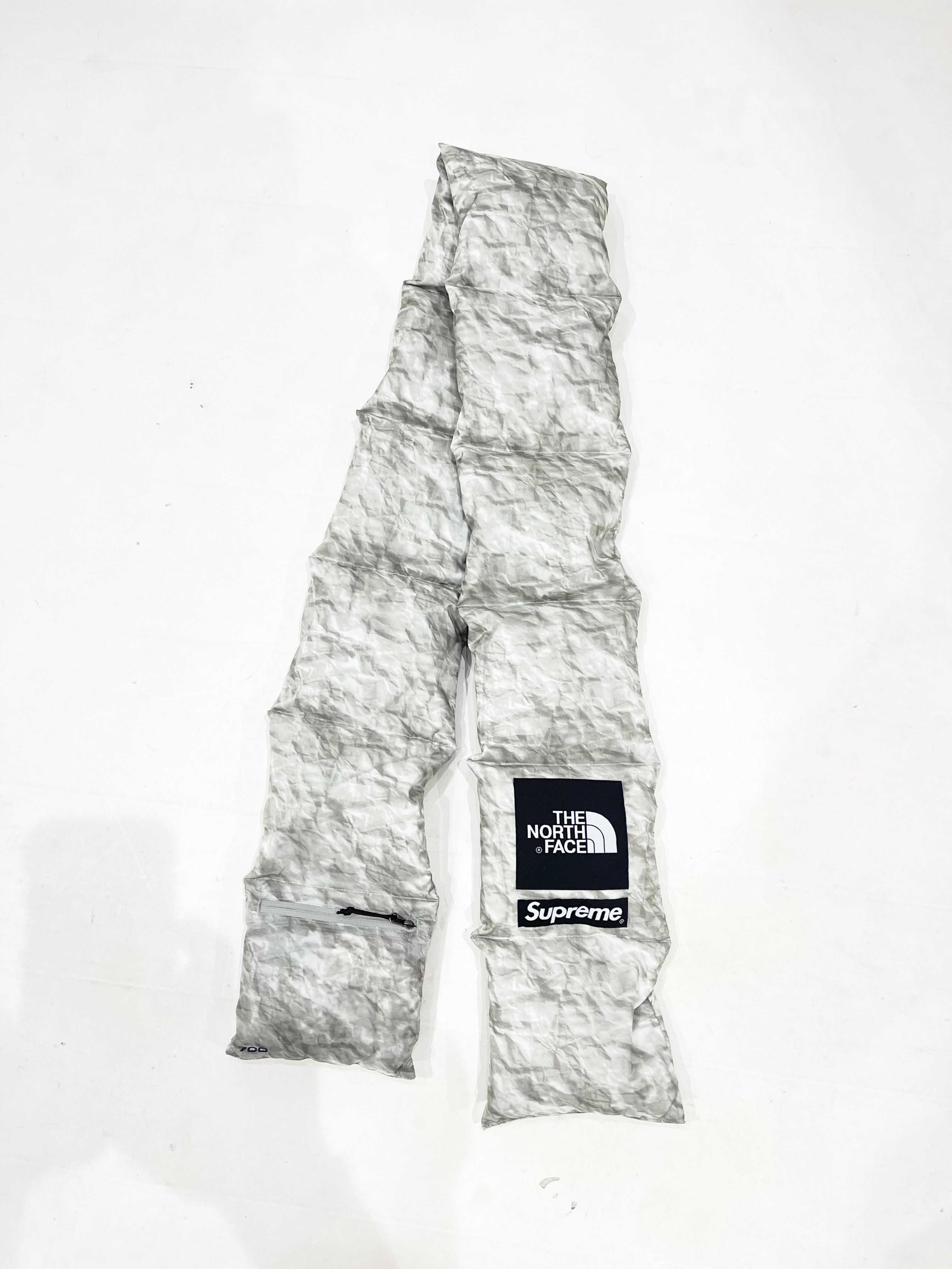 Supreme x The North Face Paper Print 700-Fill Down Scarf "White"