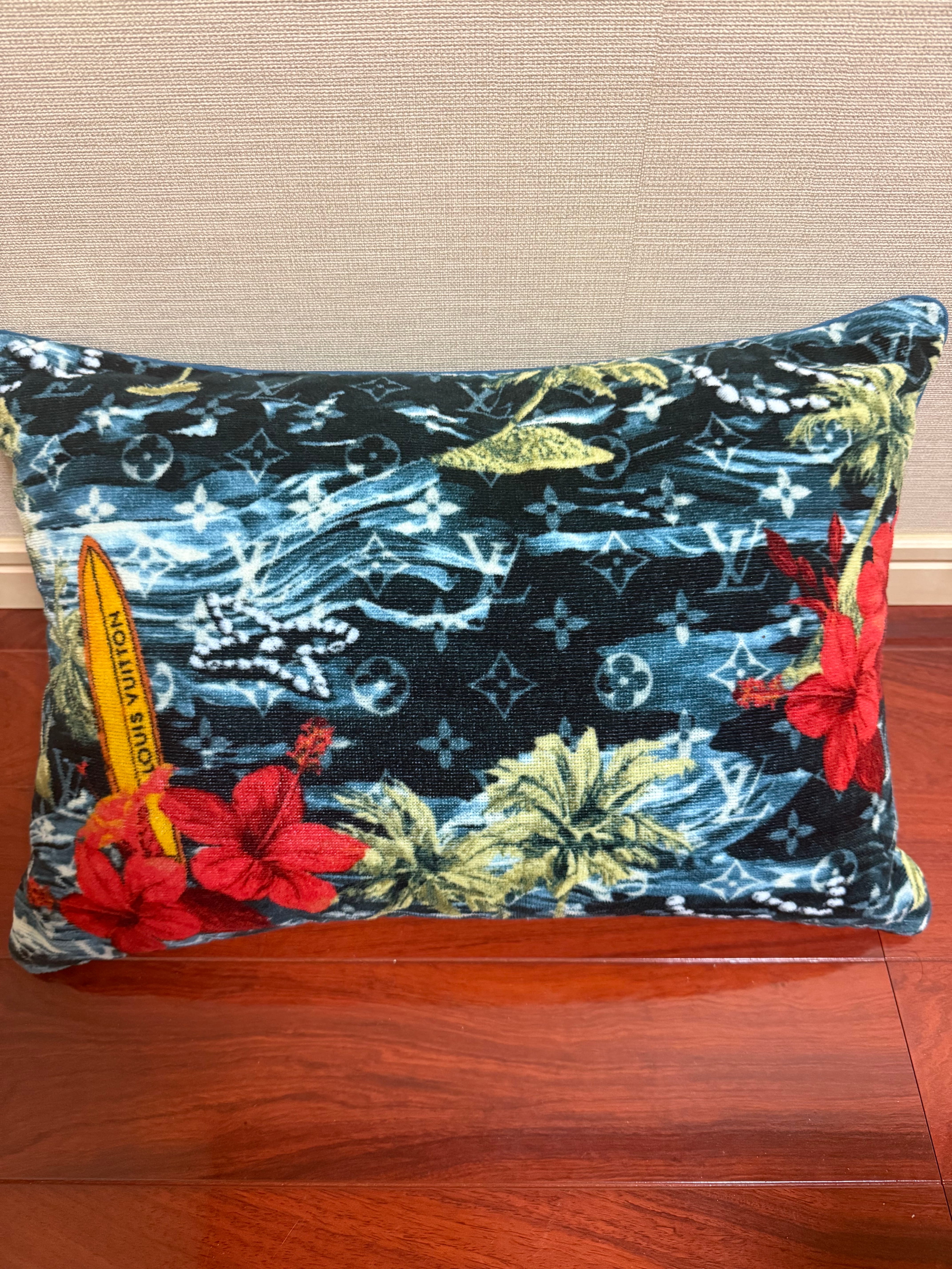 【LOUIS VUITTON】サーフィンモノグラムクッション