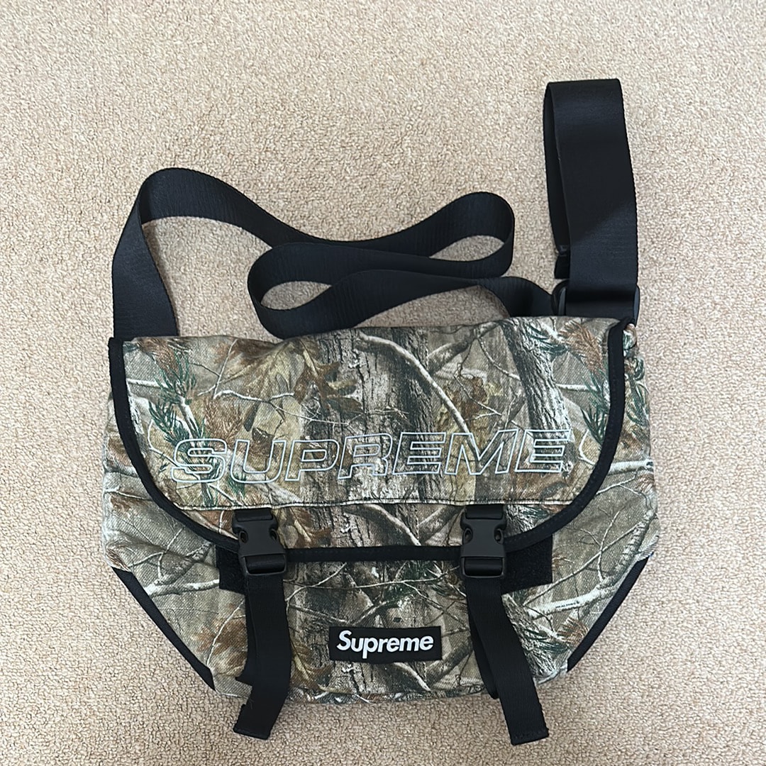 Supreme Zip Tote 25L 