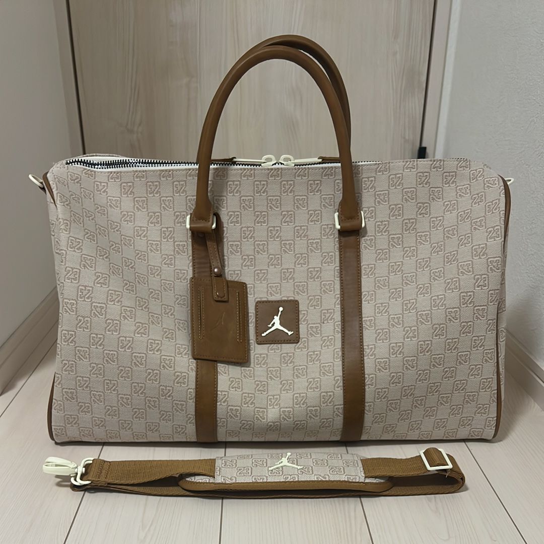 ナイキ ジョーダン モノグラム ダッフル バッグ (40L) "ココナッツ ミルク"