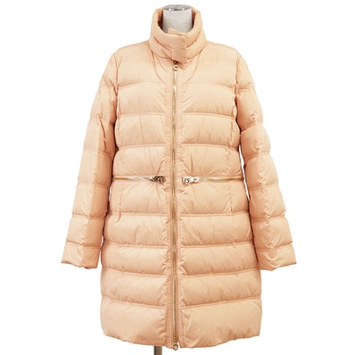 【美品】Salvatore Ferragamo サルヴァトーレ・フェラガモ ダウンコート ジャケット ロゴ ボタン メタルガンチーニ スタンドカラー アウター レディース サイズ 46 ベージュピンク 桃色 イタリア製