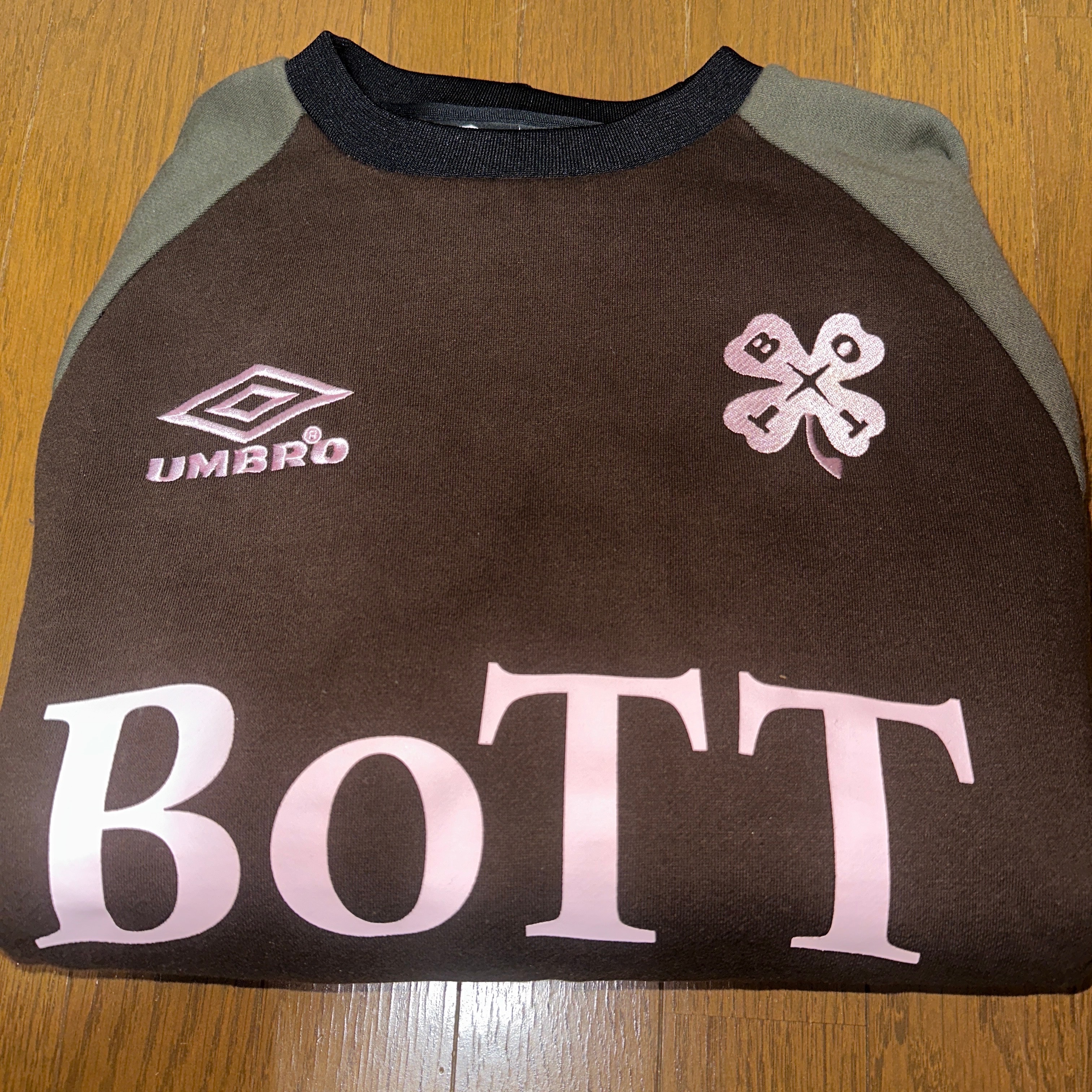 アンブロ x ボット x ビームス T スウェットシャツ "ブラウン"