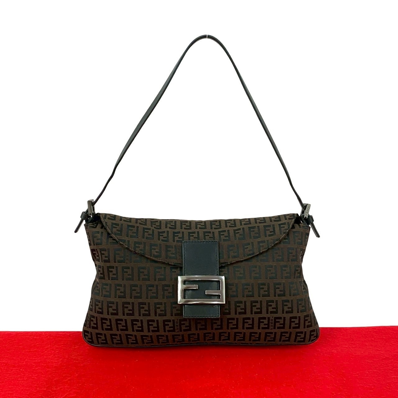 FENDI フェンディ マンマバケット ズッキーノ FF 柄 キャンバス レザー ショルダーバッグ ブラウン
68780