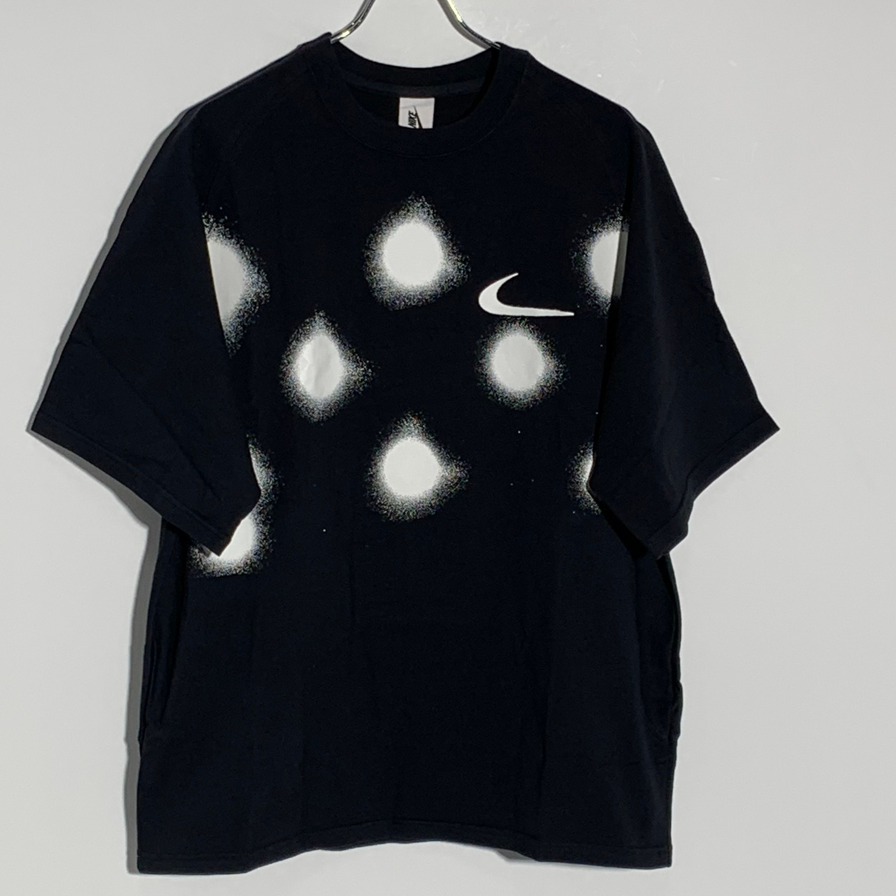 オフホワイト ナイキ スプレー ドット Tシャツ "ブラック" CU2477-010
