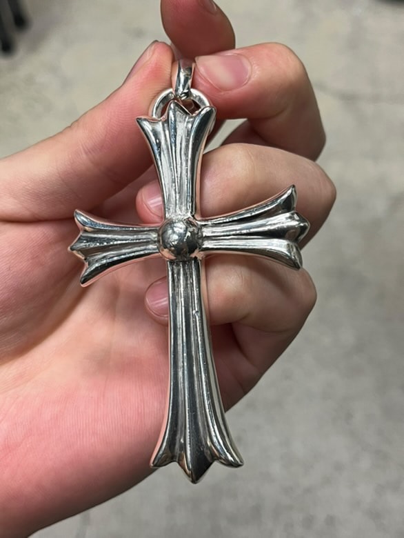 クロムハーツ ラージ CH クロス チャーム "シルバー"