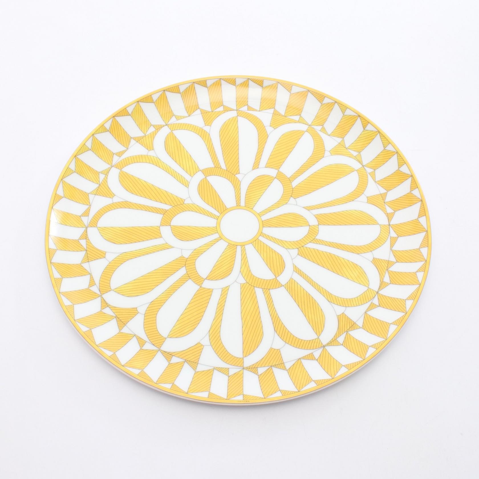 エルメス HERMES ソレイユドゥエルメス タルトプラッター 食器 アクセサリー 陶器 ホワイト メンズ レディース イエロー系 / ホワイト系 / グレー系 【中古】