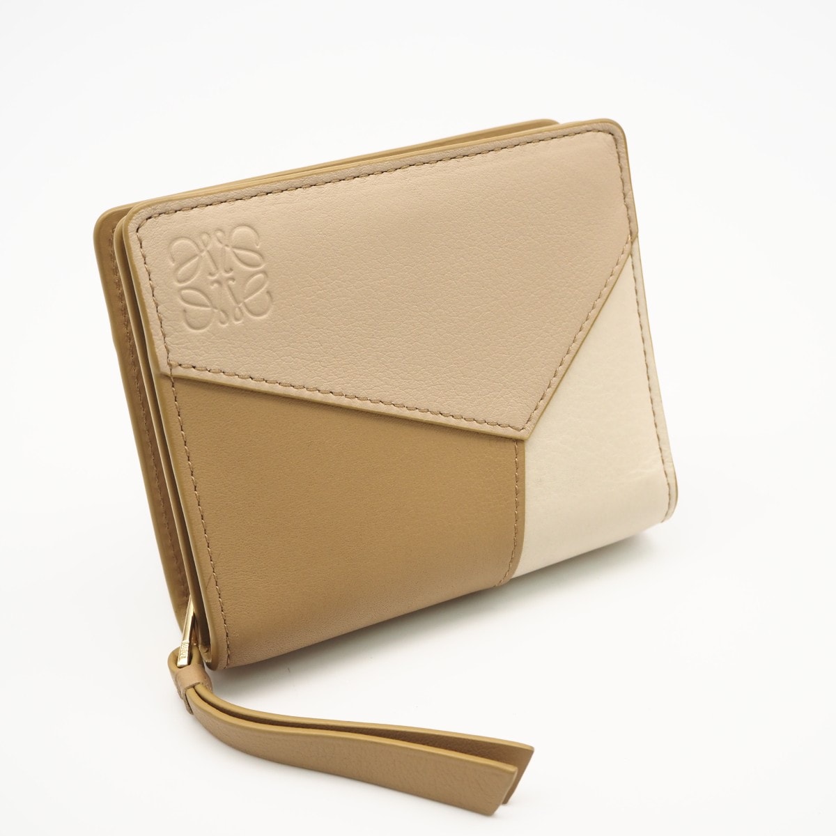 美品 LOEWE ロエベ パズル コンパクト ウォレット C510Z41X10 二つ折り財布 ベージュ クリーム カーフレザー レディース