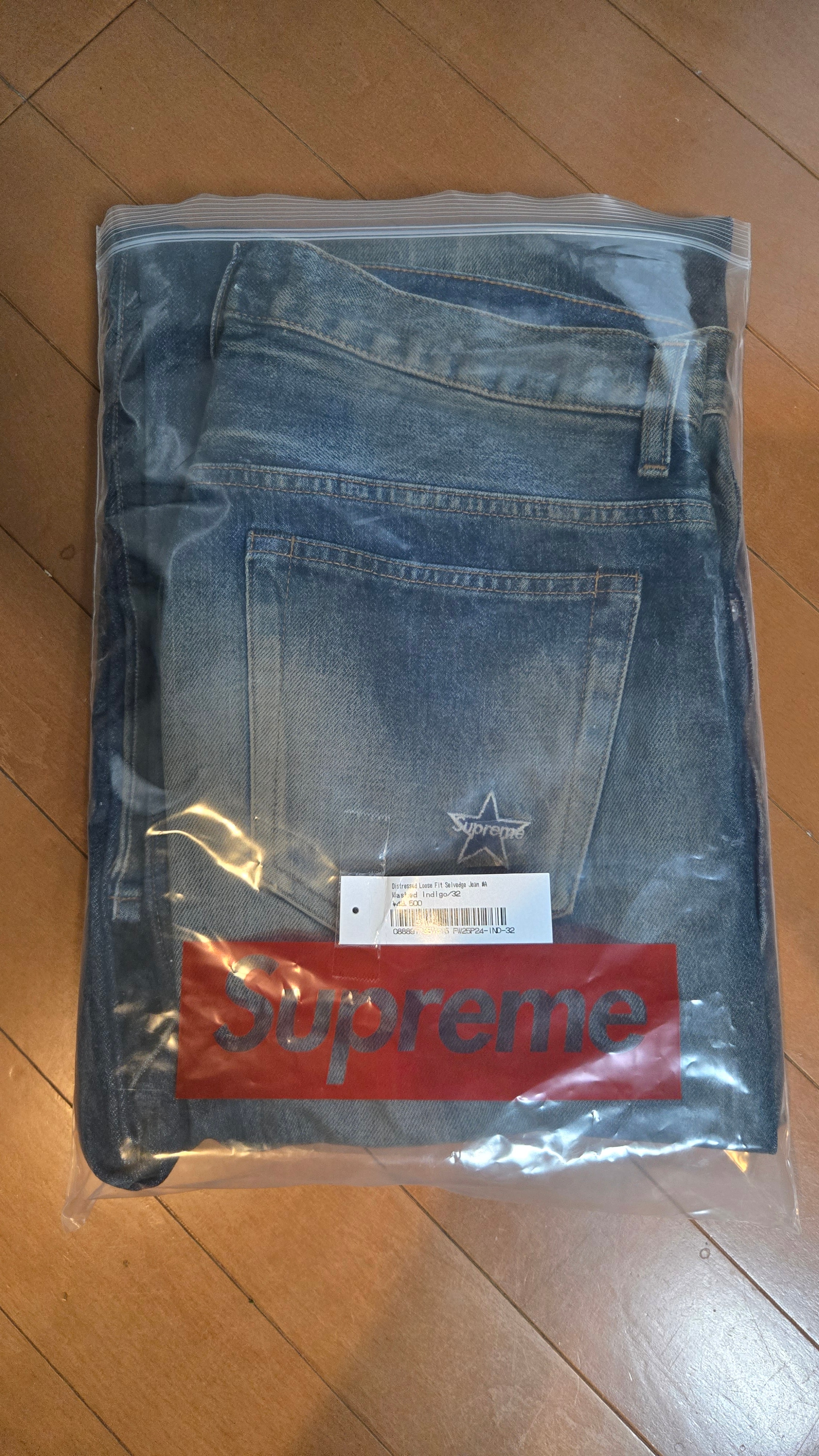 シュプリーム ディストレスド ルーズフィット セルビッジジーン (25FW) "ウォッシュドインディゴ"