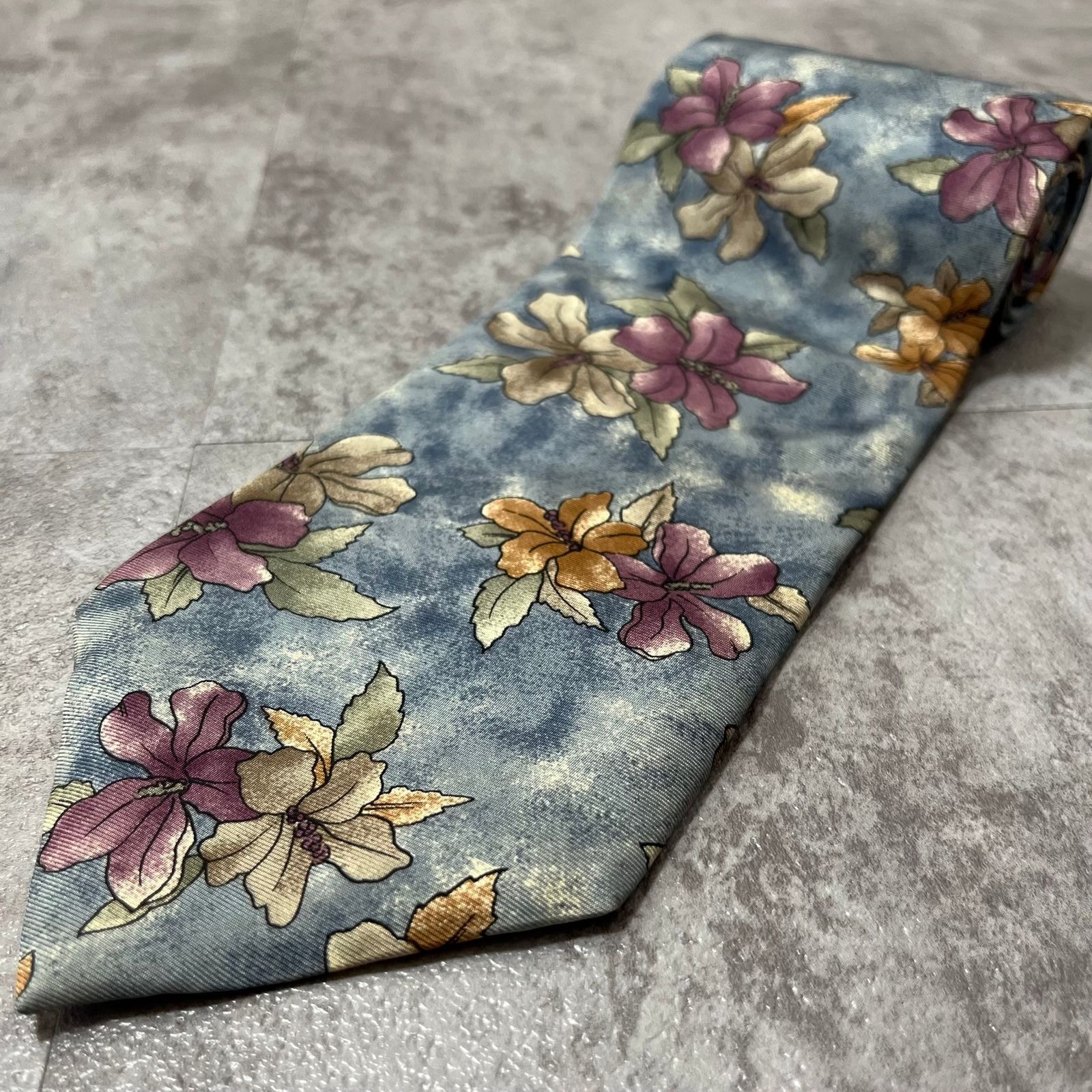 【Christian Dior】クリスチャンディオール 花柄ネクタイ フラワーモチーフ シルク100% メンズ ブルー 青色 花柄 フローラル柄 ボタニカル柄 植物柄 ビジネスネクタイ ブランドネクタイ フォーマルネクタイ フラワーデザイン