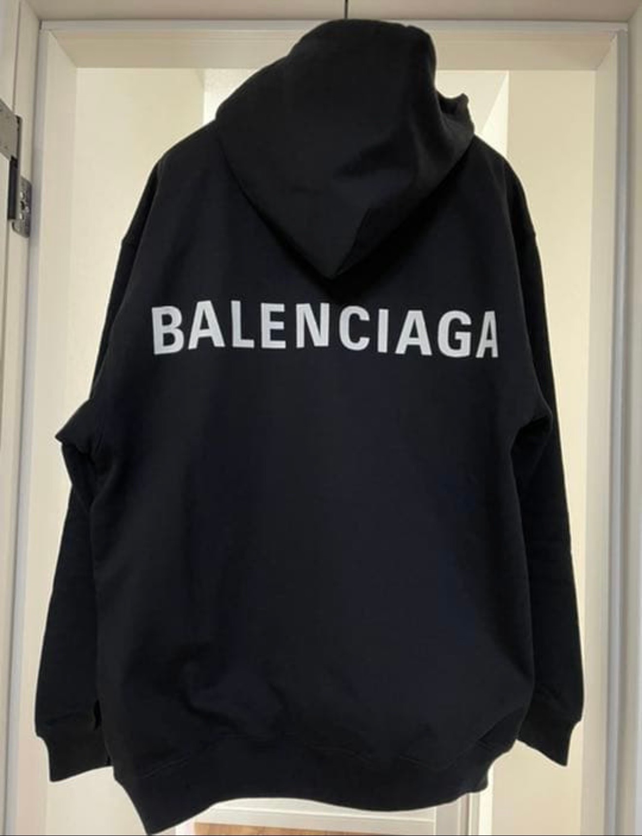 バレンシアガ バックロゴ フーディ "ブラック"