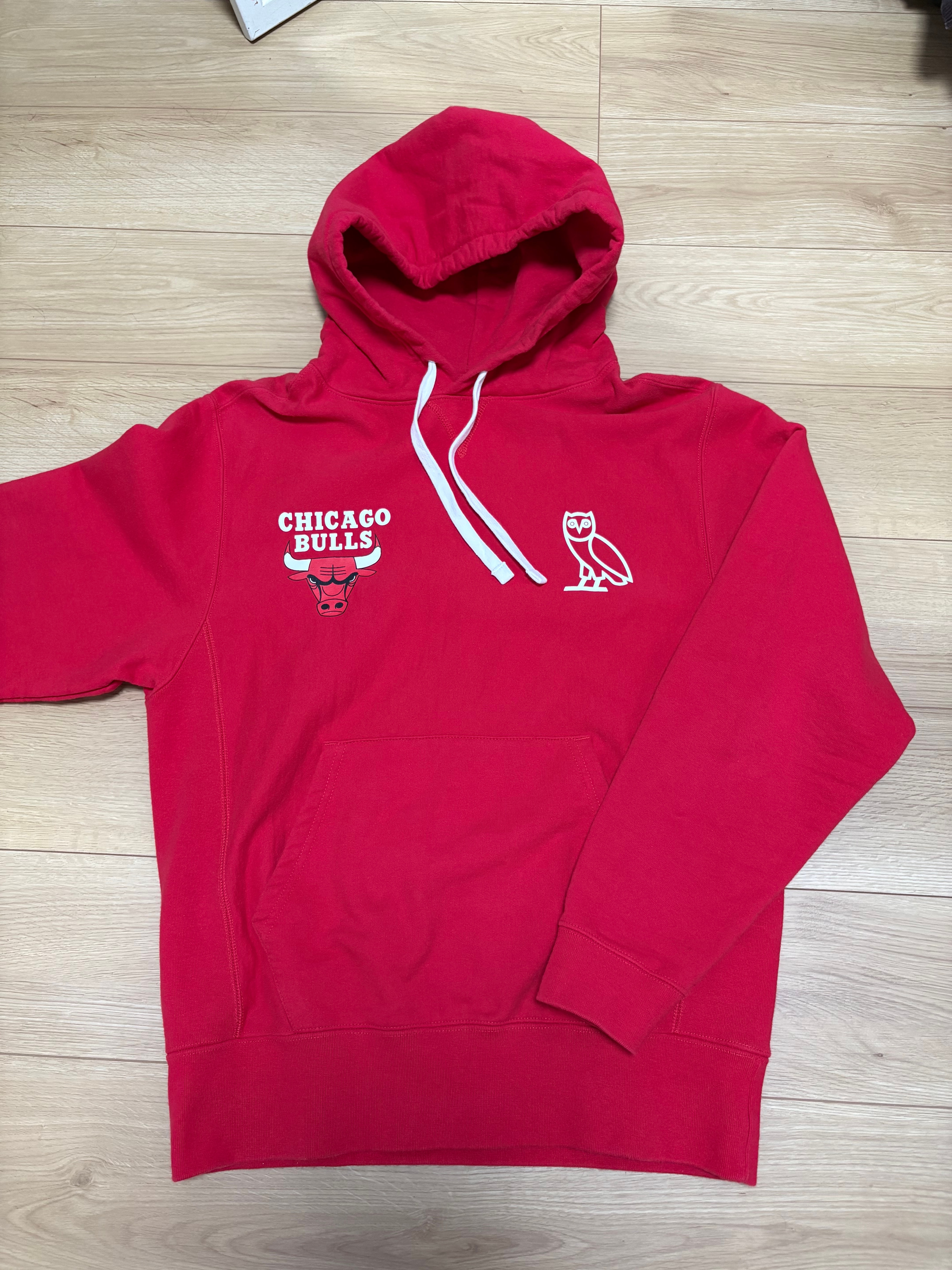 OVO×NBAシカゴ・ブルズ フーディー