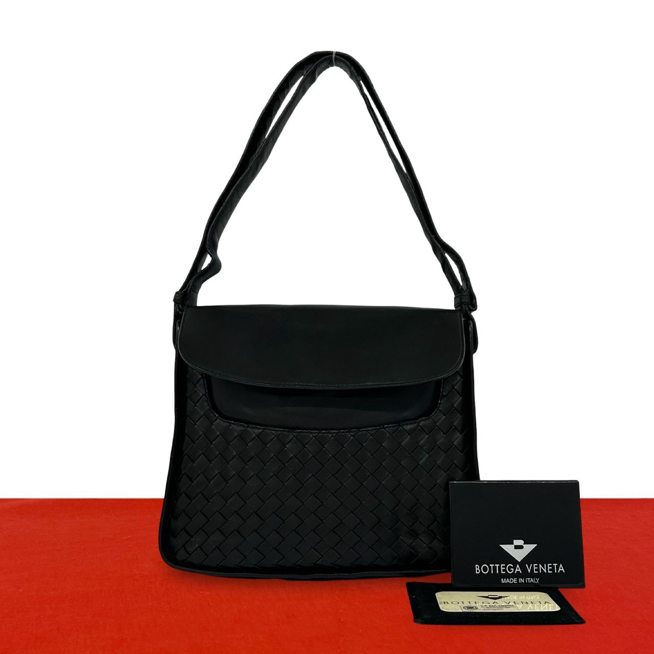 BOTTEGA VENETA ボッテガヴェネタ イントレチャート レザー ショルダーバッグ ブラック
99693