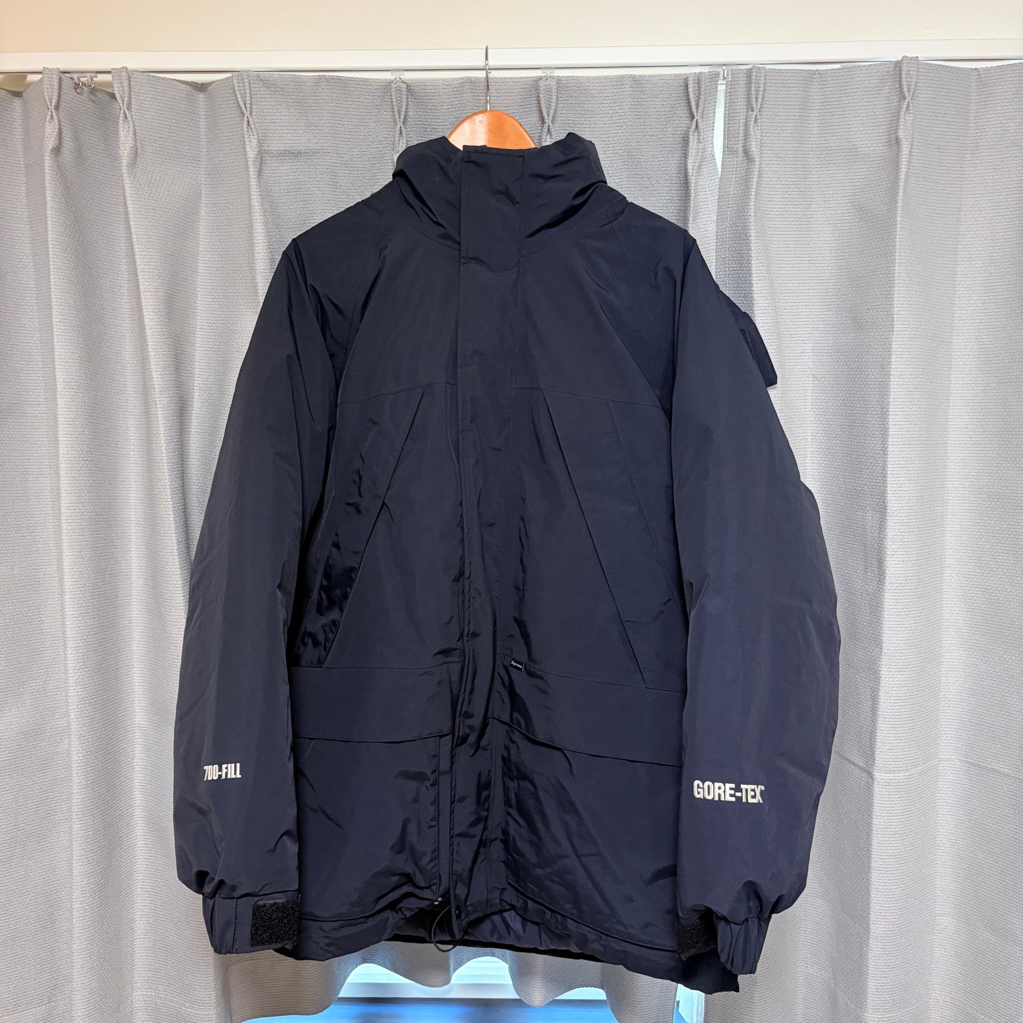 Supreme GORE-TEX 700-Fill Down Parka "Black"
