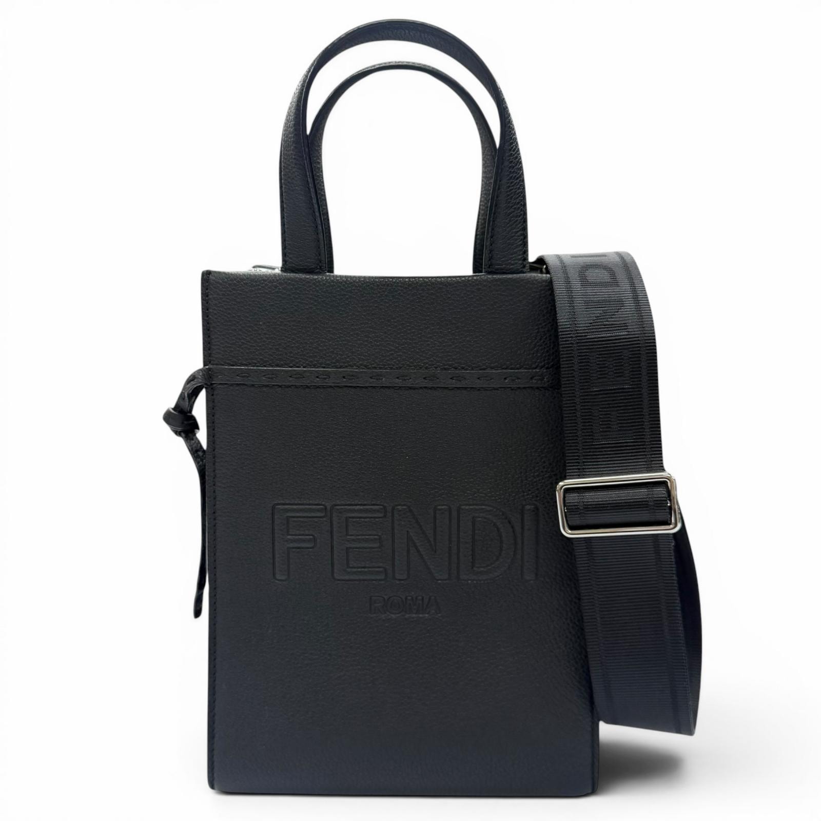 極美品 フェンディ ショルダーバッグ ブラック レディース 7VA584