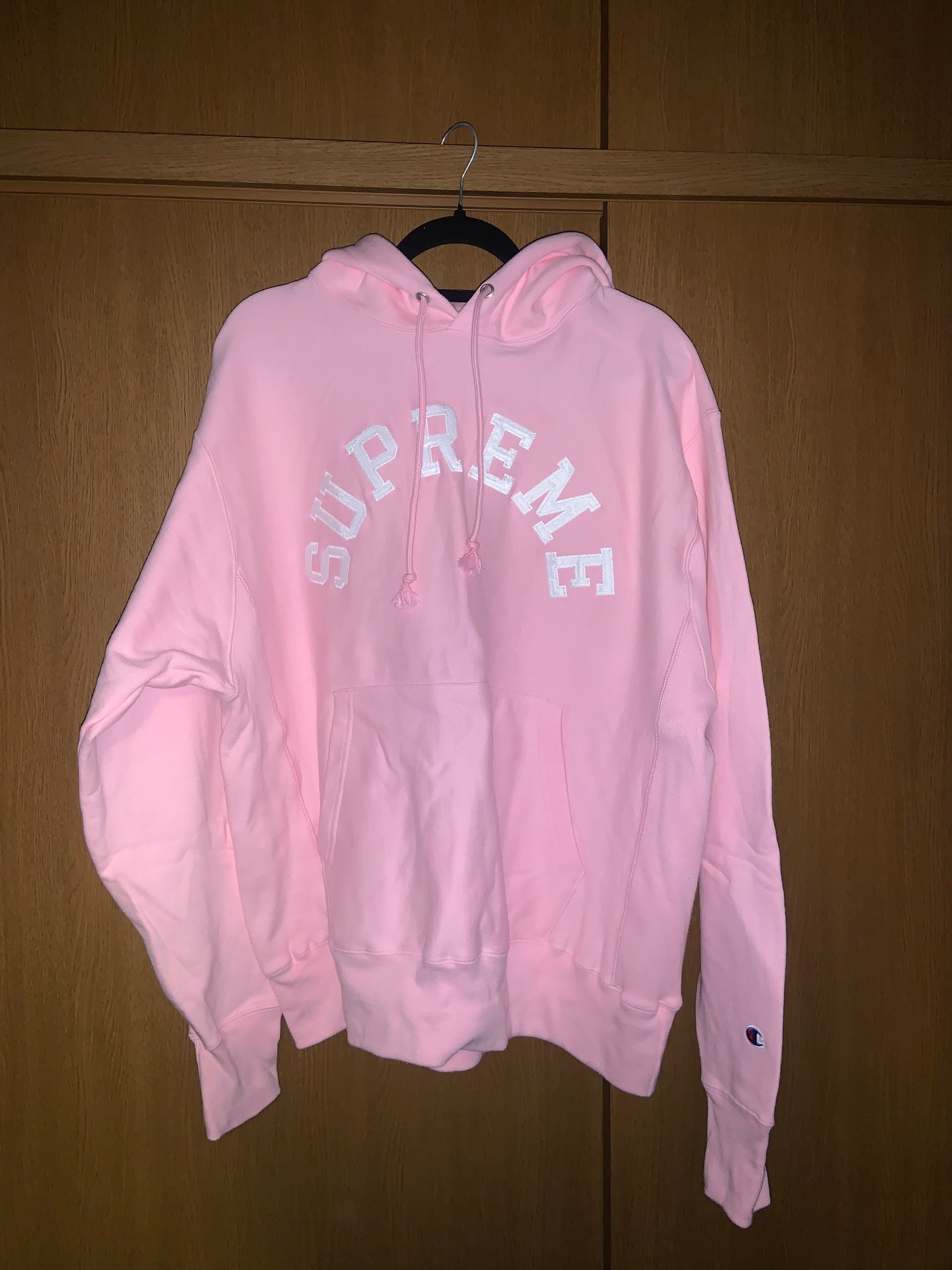 シュプリーム x チャンピオン フード スウェットシャツ "ピンク"