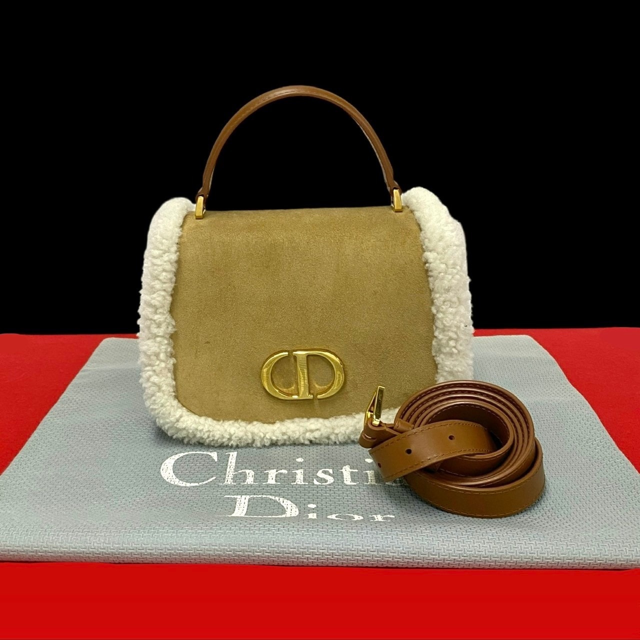 Christian Dior ディオール 30 モンテーニュ アベニュー CD ロゴ 金具 ムートン スウェード レザー ショルダーバッグ ベージュ
 30923