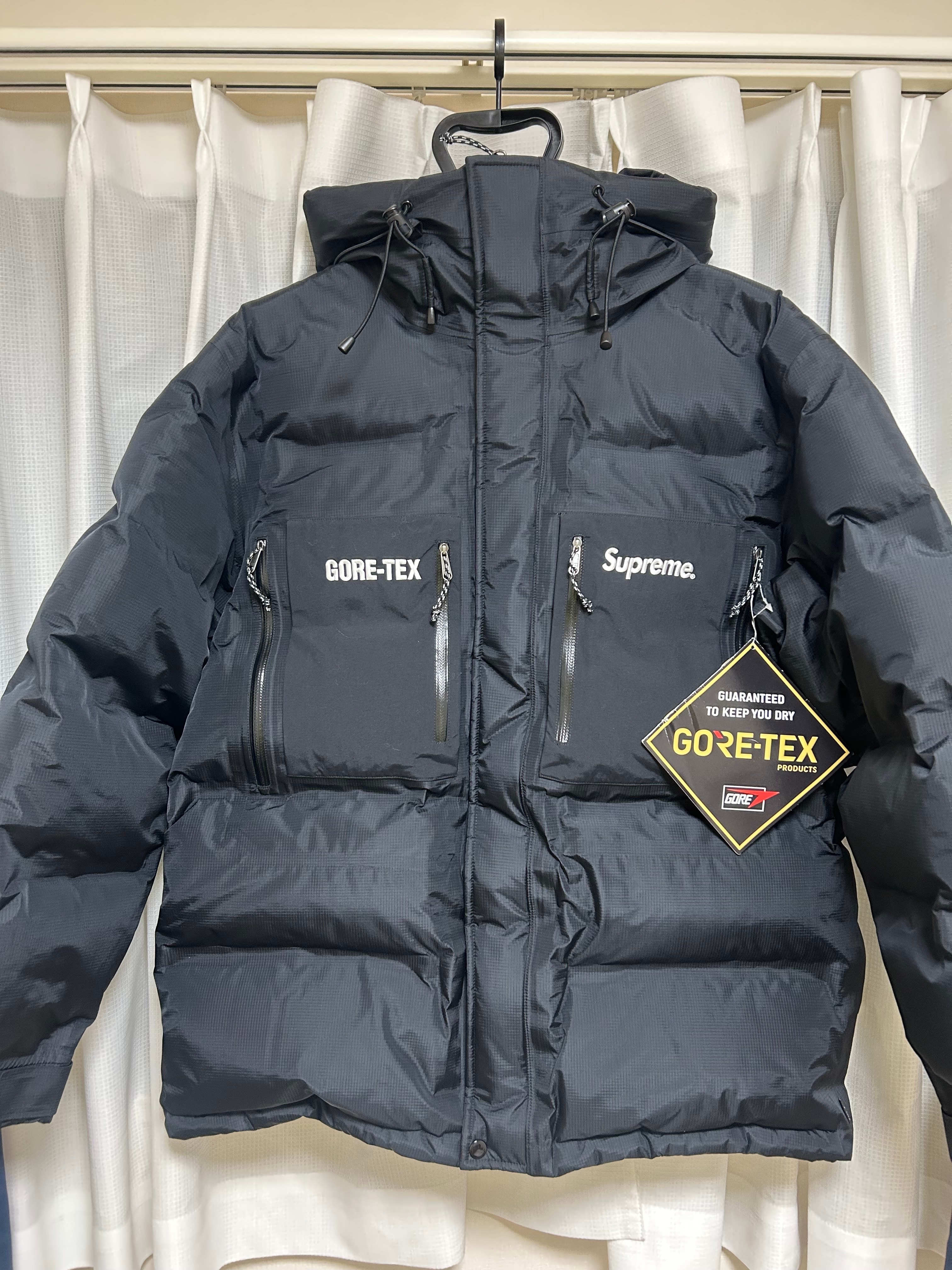 Supreme GORE-TEX 700-Fill Down Parka "Black"