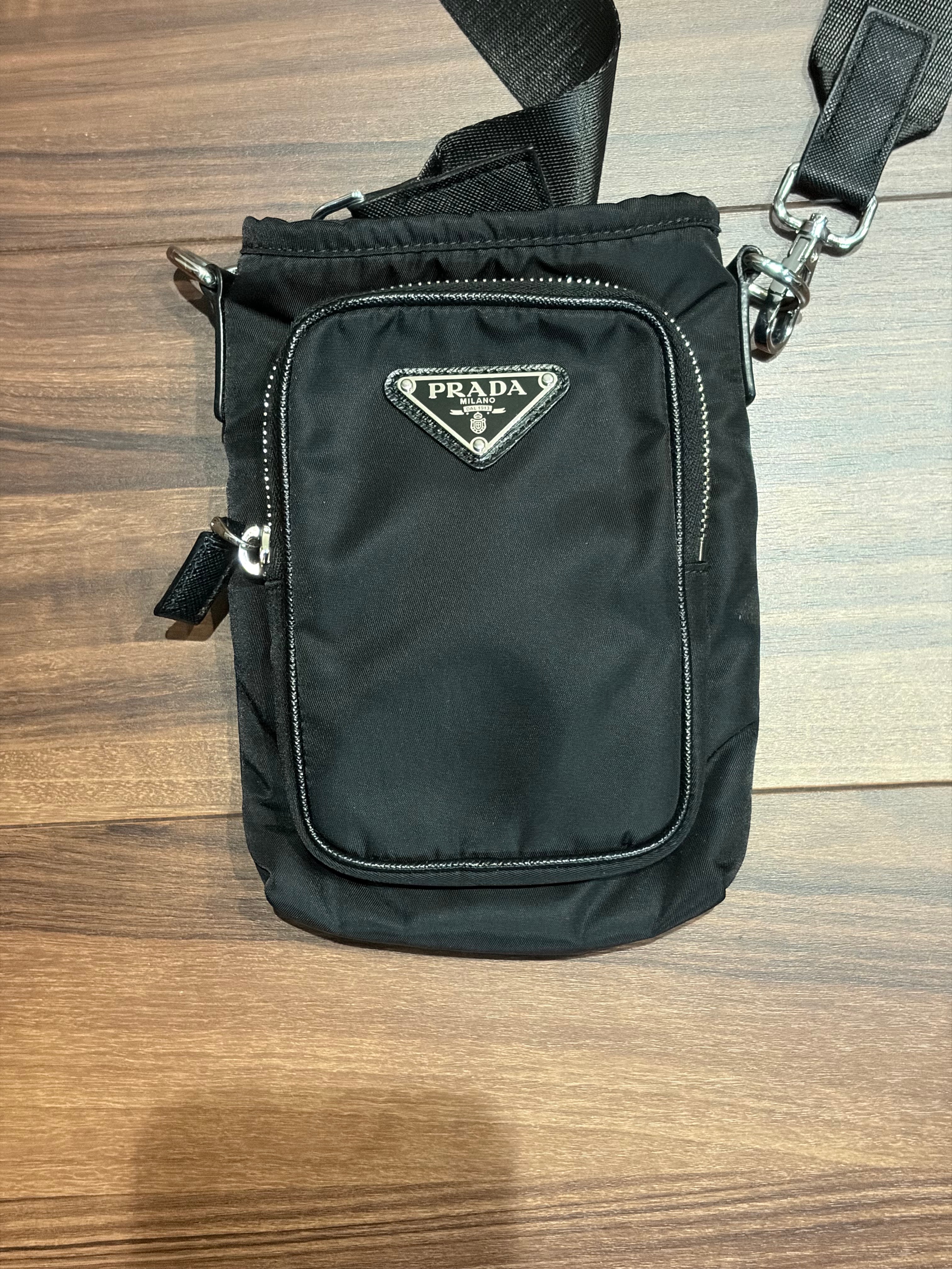 B (目立った傷や汚れなし)】PRADA プラダ ナイロン スマホショルダー 