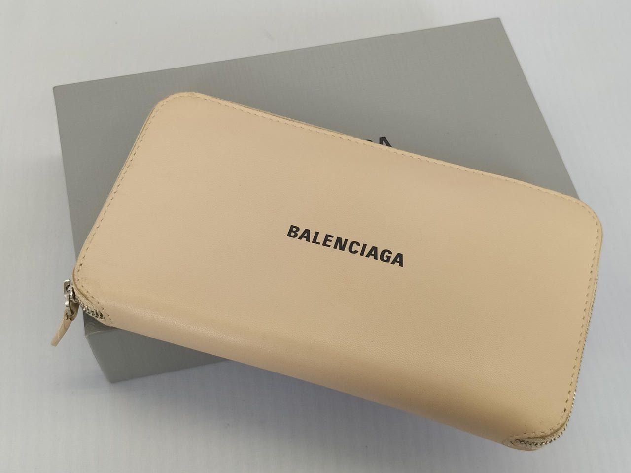 BALENCIAGA