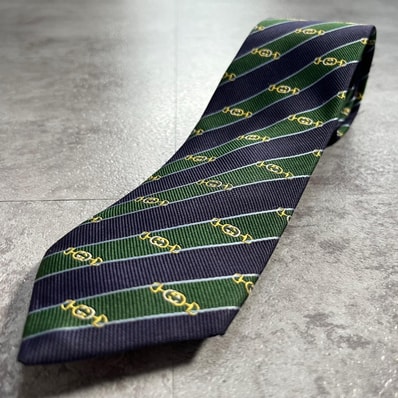 【GUCCI】グッチ ネクタイ GGロゴ インターロッキングG ホースビット ビット 馬具 ストライプ 斜め縞 レジメンタル 織柄 ネイビー グリーン