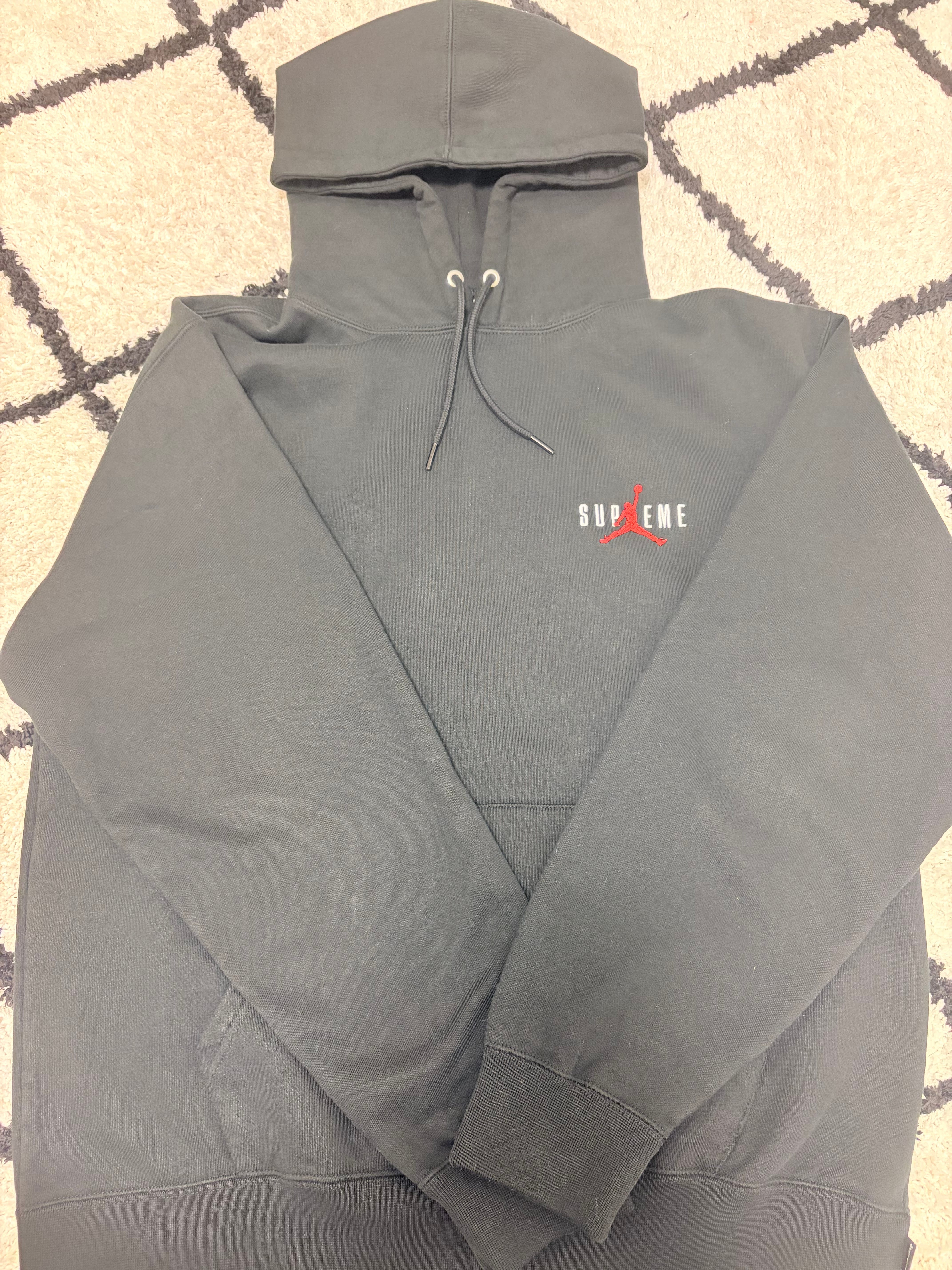 シュプリーム x ジョーダン フーディー スウェットシャツ "ブラック" HF0836-010