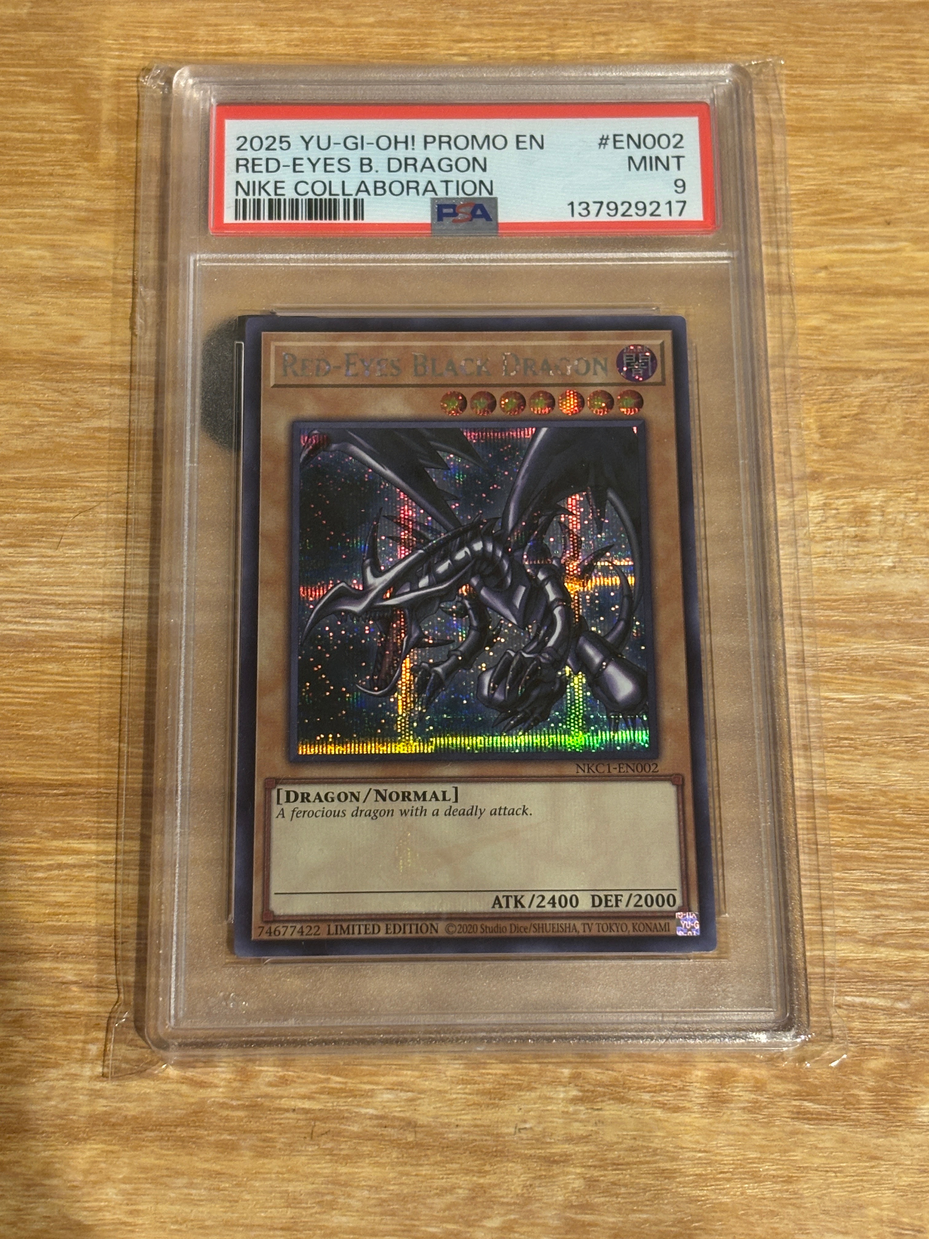 真紅眼の黒竜 SE [NKC1-EN002](遊戯王 x ナイキ エアーマックス 95 QS エアーマッスル House of Duel - 童実野町決闘遊戯館 限定プロモ) 