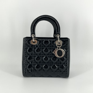 Christian Dior(クリスチャンディオール) レディ ディオール カナージュステッチ エナメルレザー D.I.O.R.チャーム付 ハンドバッグ ブラック×シルバー