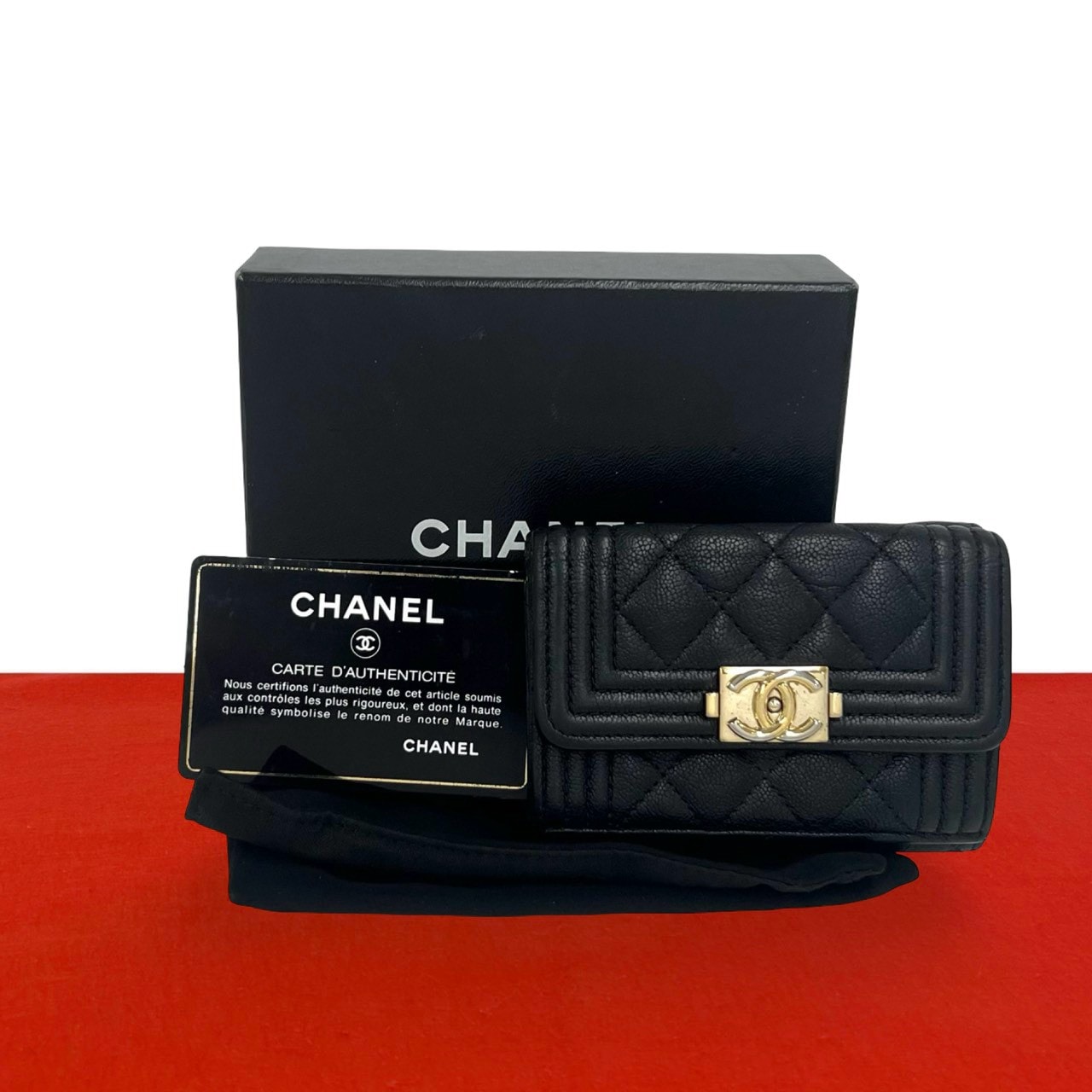 CHANEL シャネル ボーイシャネル ココマーク キャビアスキン 三つ折り財布 ブラック
70189