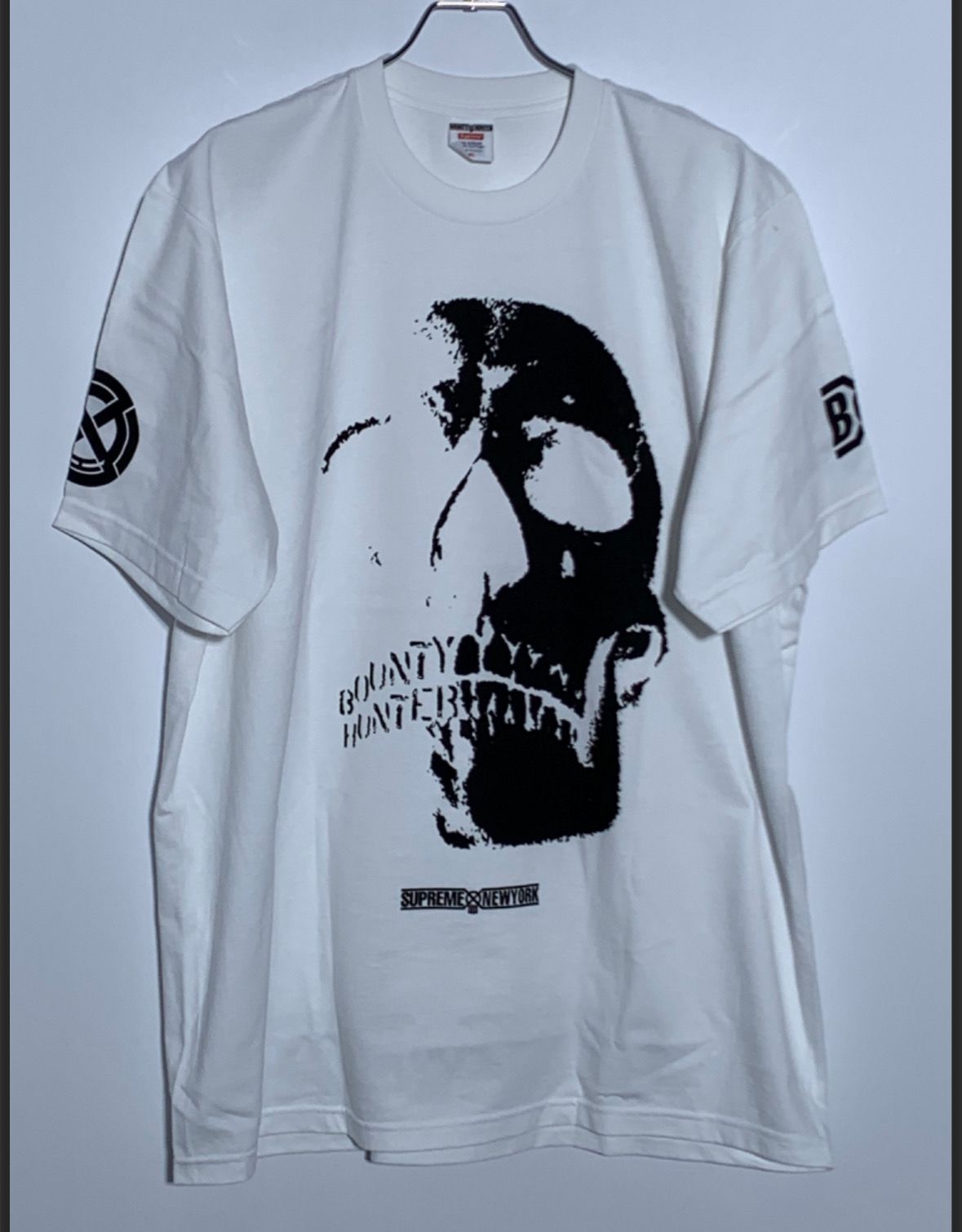 シュプリーム バウンティ ハンター スカール Tシャツ "ホワイト"
